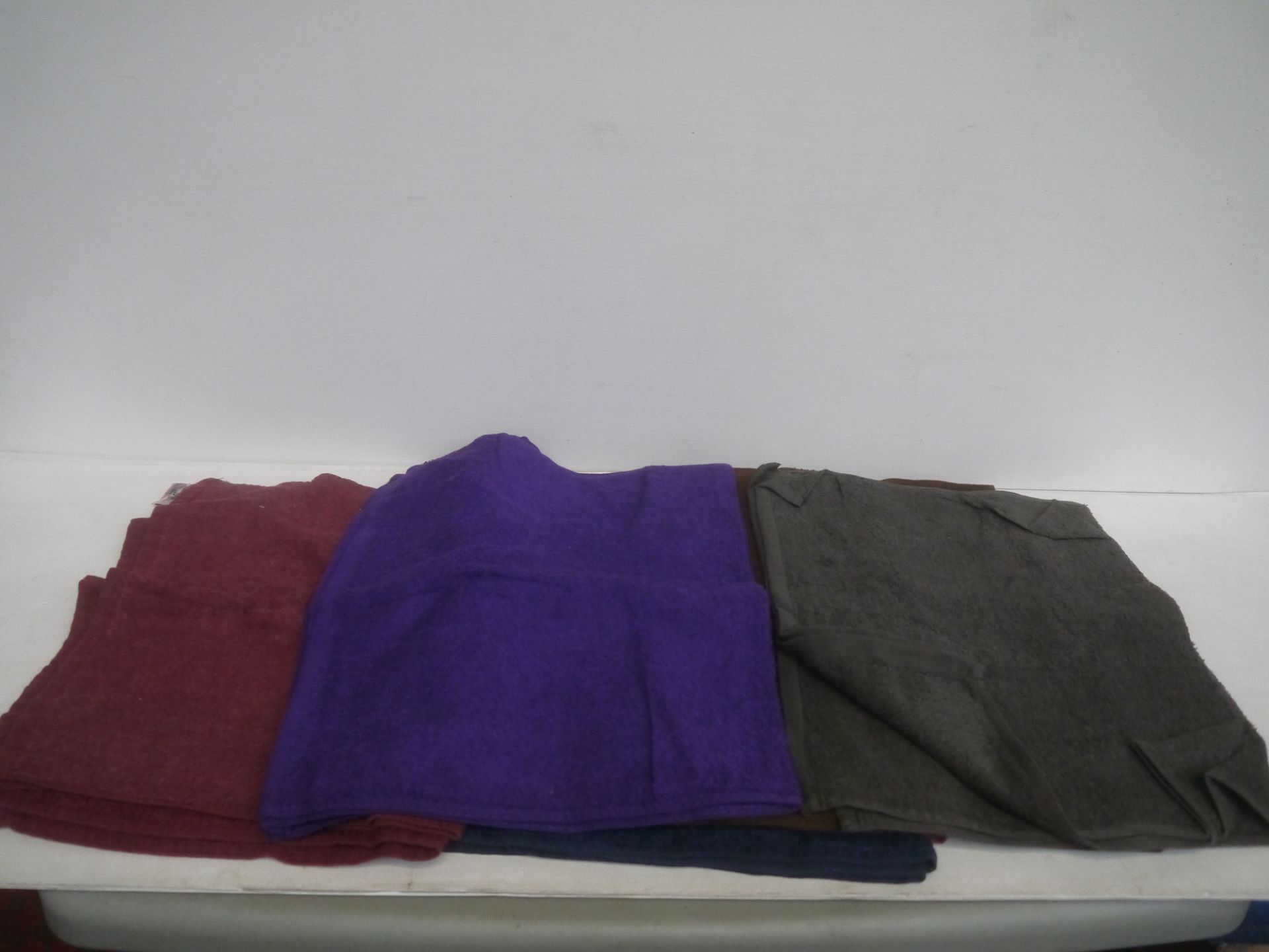 Pack of 12 towels, 4xgrey 2xbrown 5xmaroon 1xblue