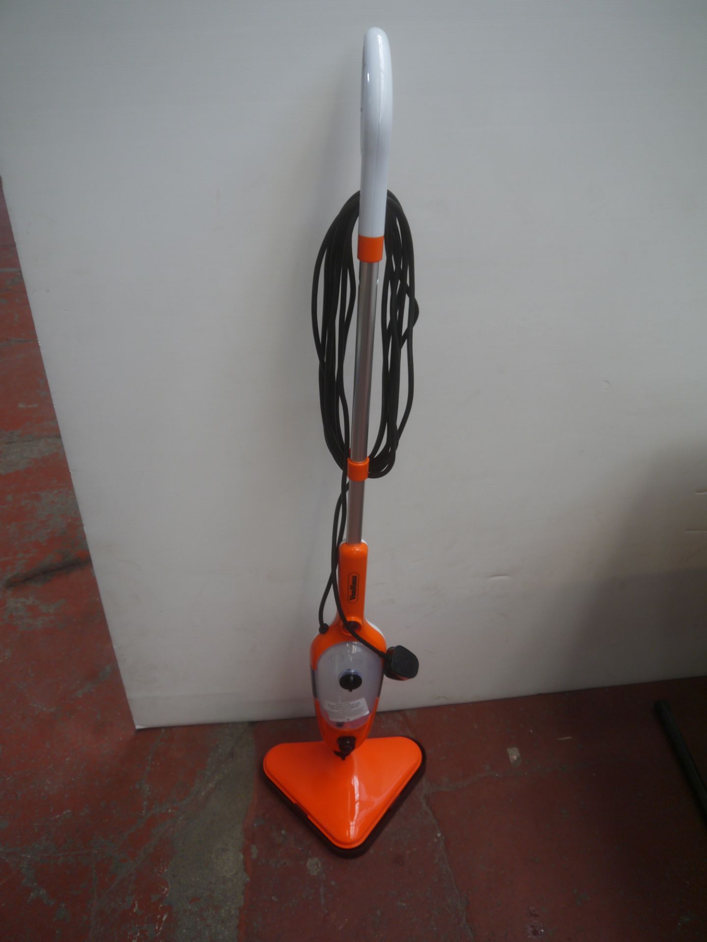 VonHaus Steam mop, powers up and boxed.