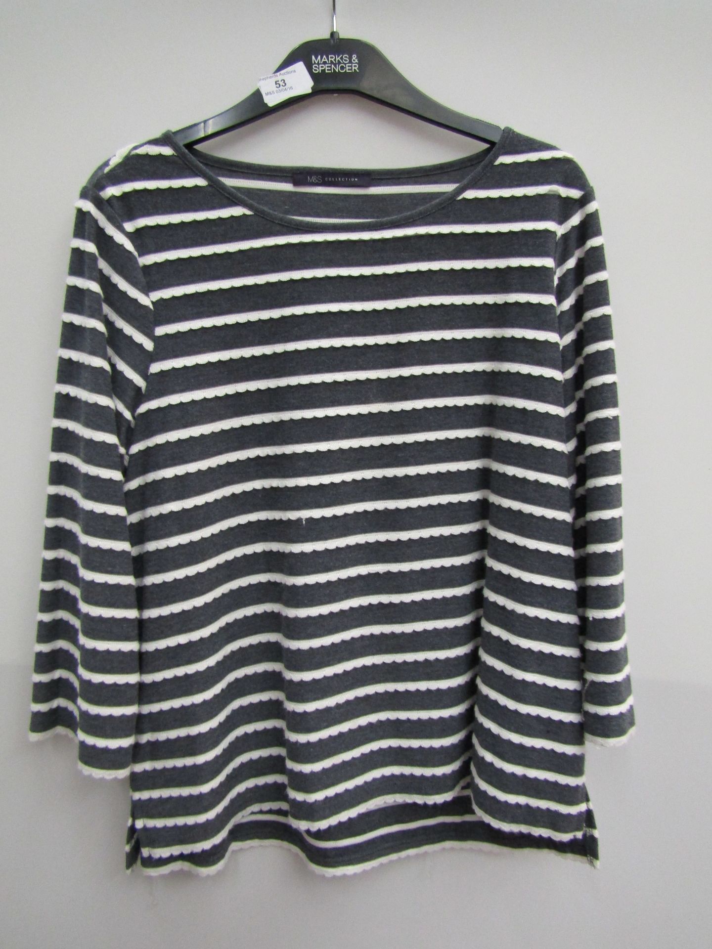 M&S Collection 3/4 Sleeve Top Size 14. Please read lot zero prior to bidding.