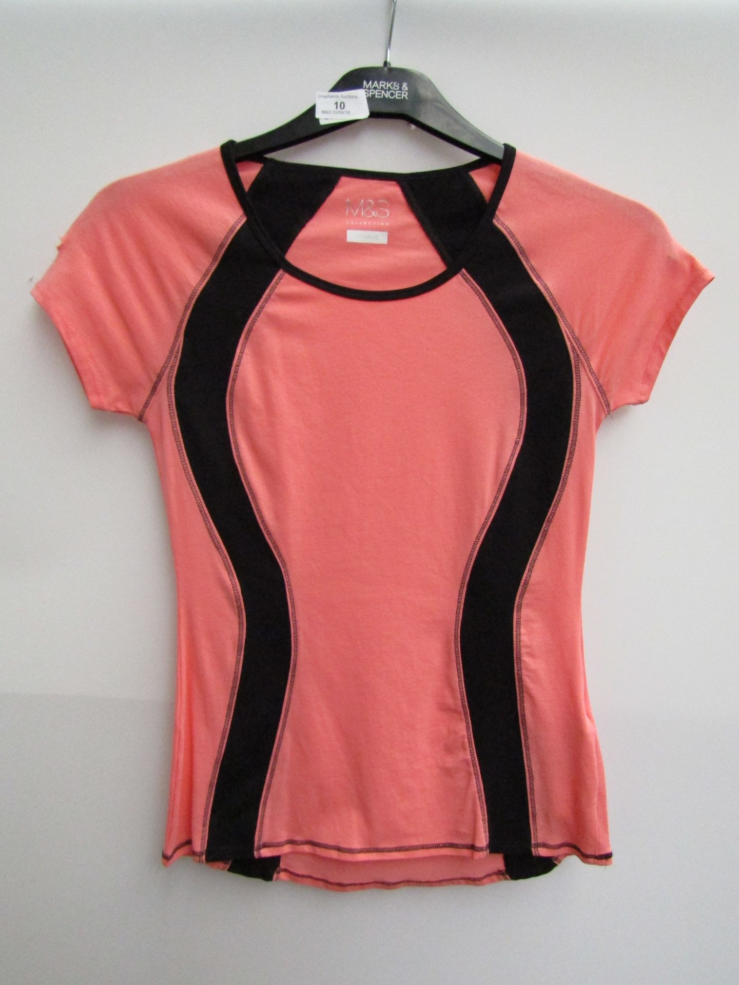 M&S Collection Fitness Ladies Short Sleeve Sports Top Size 8. Please read lot zero prior to