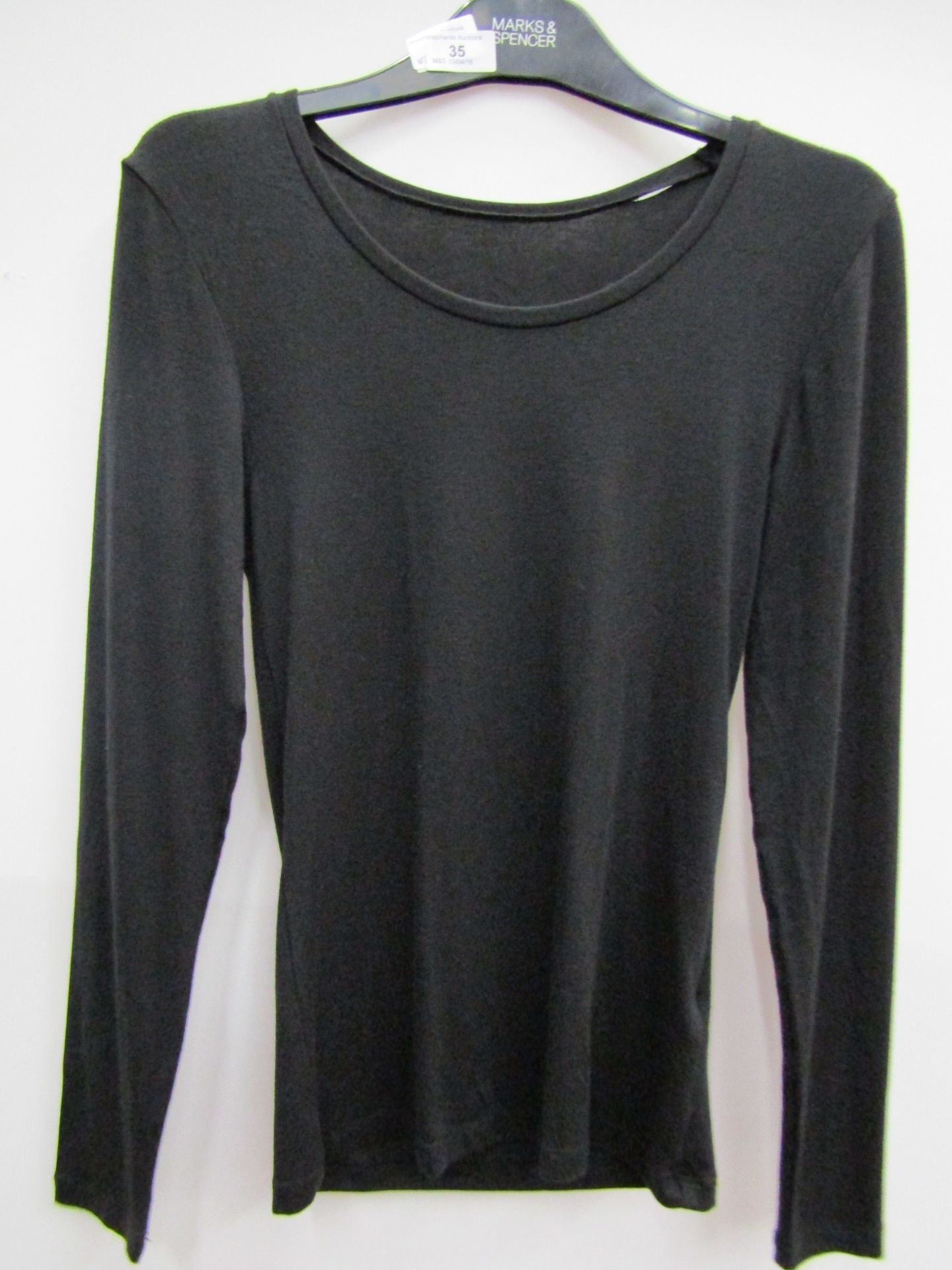 M&S Ladies Long Sleeve Top Size 12. Please read lot zero prior to bidding.