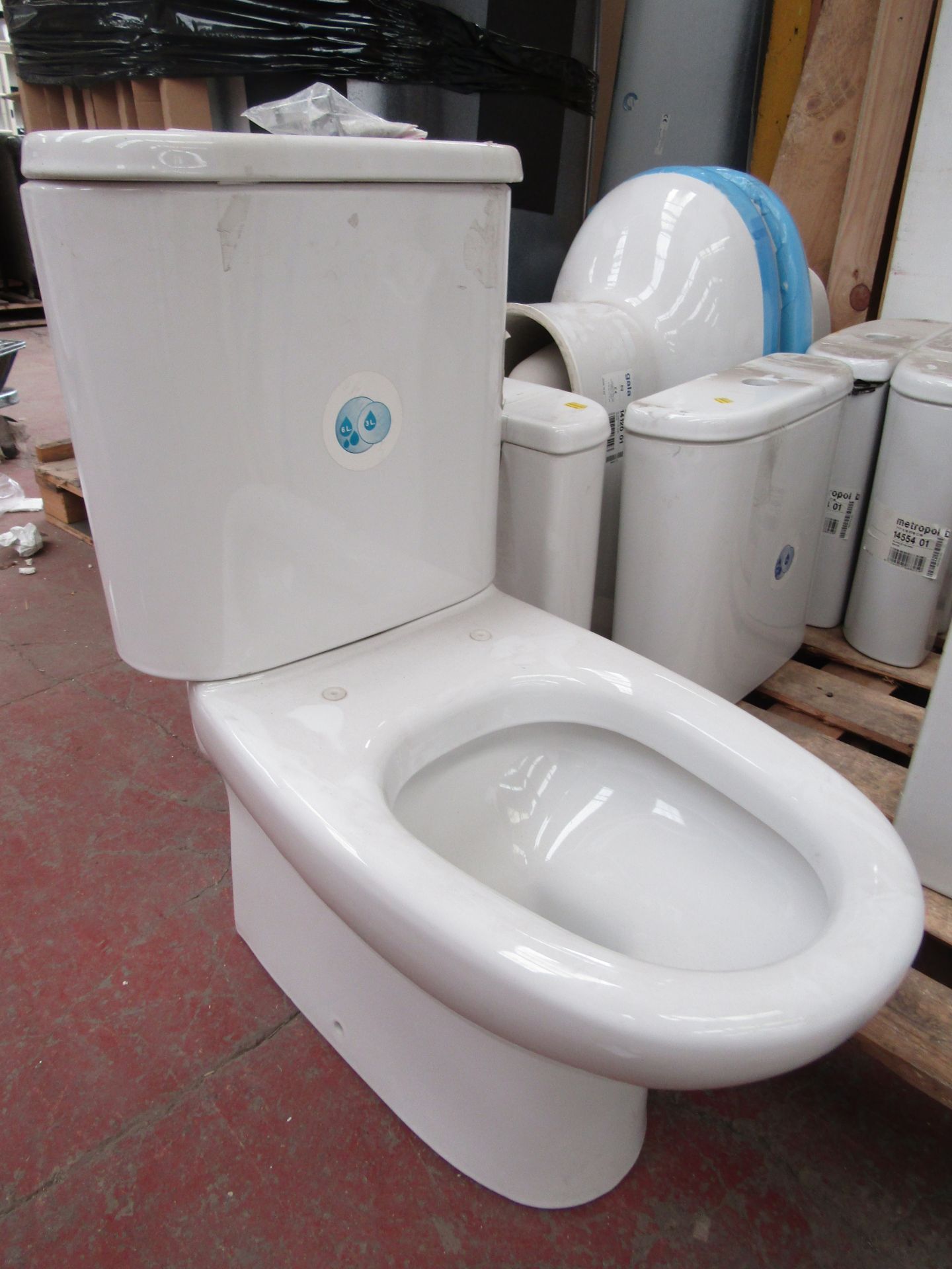 Gala Metropol Toilet with cistern and flush system. Brand New.
