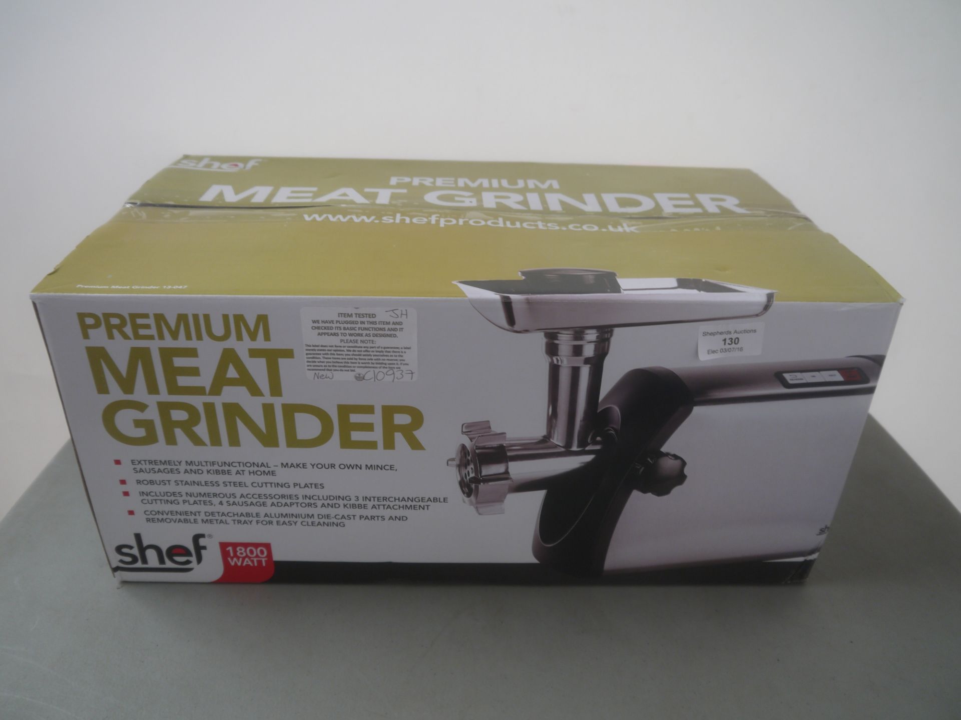 VonSHef premium meat grinder, stainless steel cutting blades, tested working and boxed.
