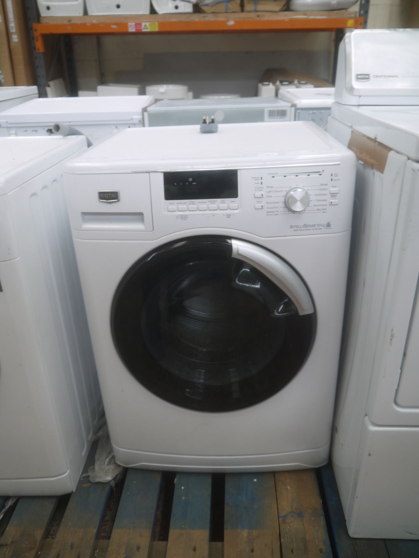 Maytag washing machine, 10kg, intelli sense, powers on but service light showing.