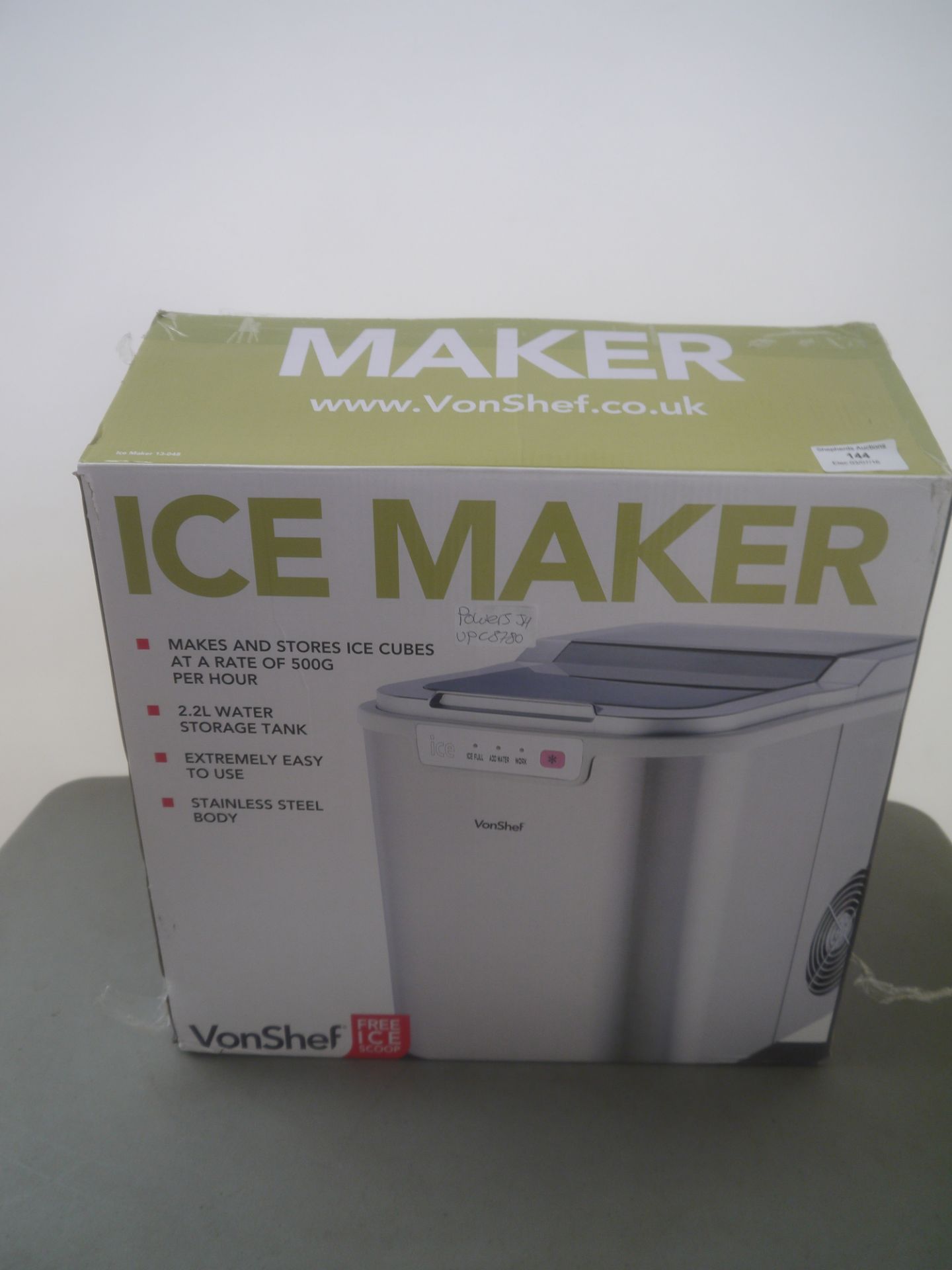 VonShef ice maker, 2.2L water storage tank, powers up and boxed.