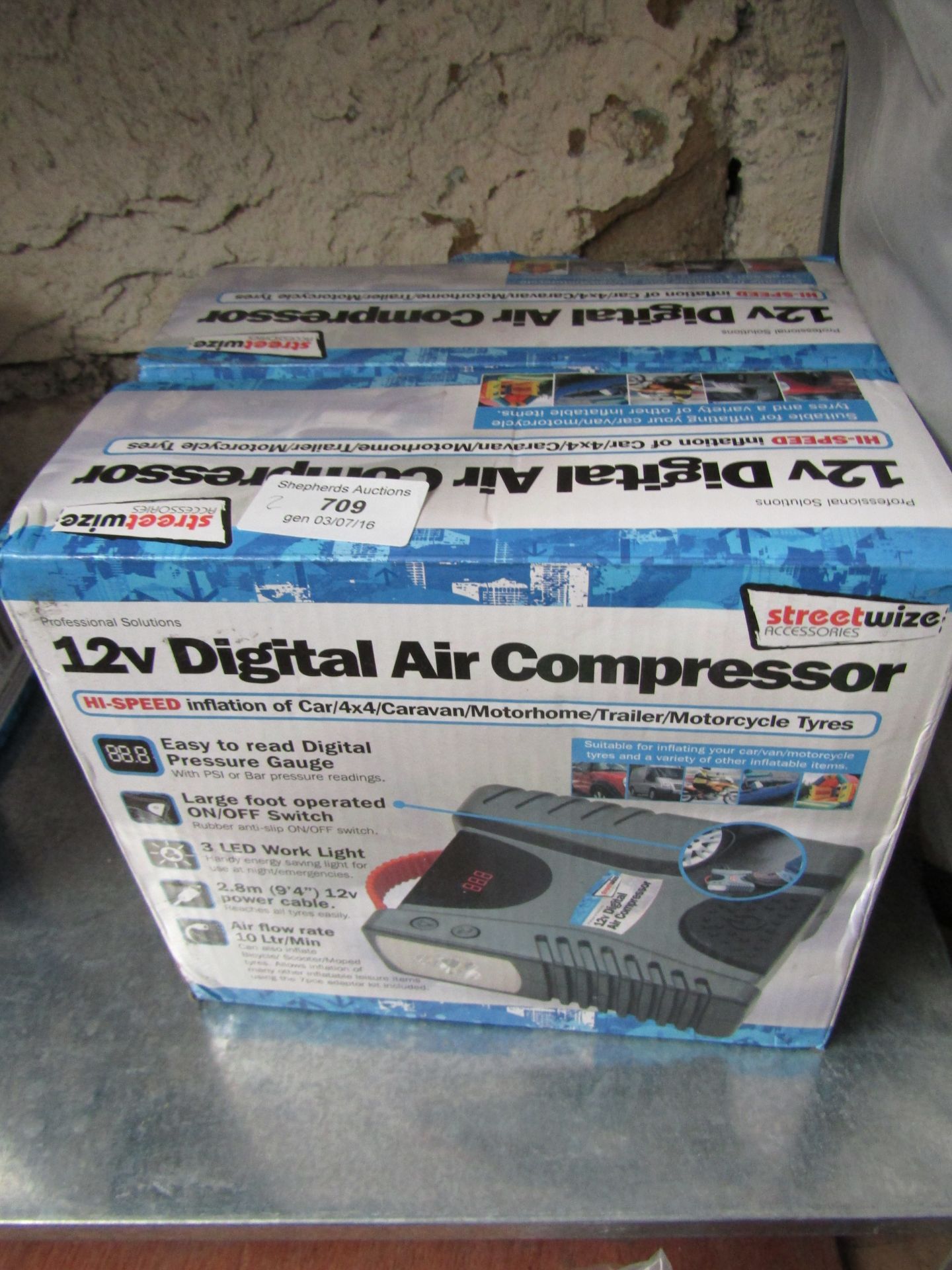 2x StreetWize 12V Air Compressor. Boxed.
