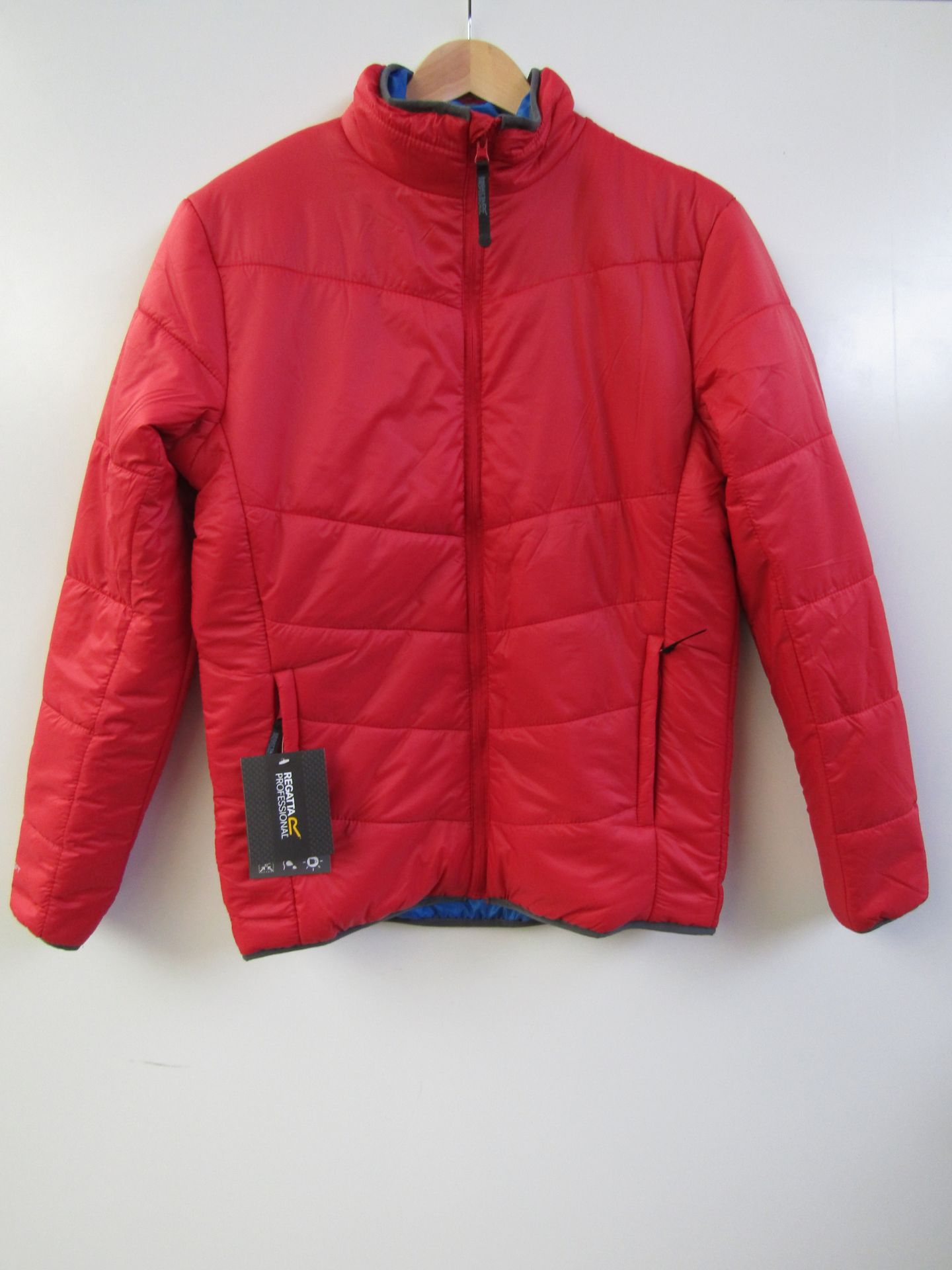 Regatta Professional, jacket red 100% Polyamide outer 100% Polyester lining & padding size Med new