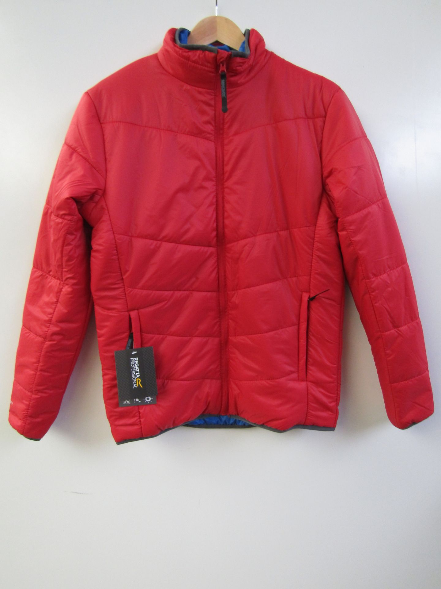 Regatta Professional, jacket red 100% Polyamide outer 100% Polyester lining & padding size Med new