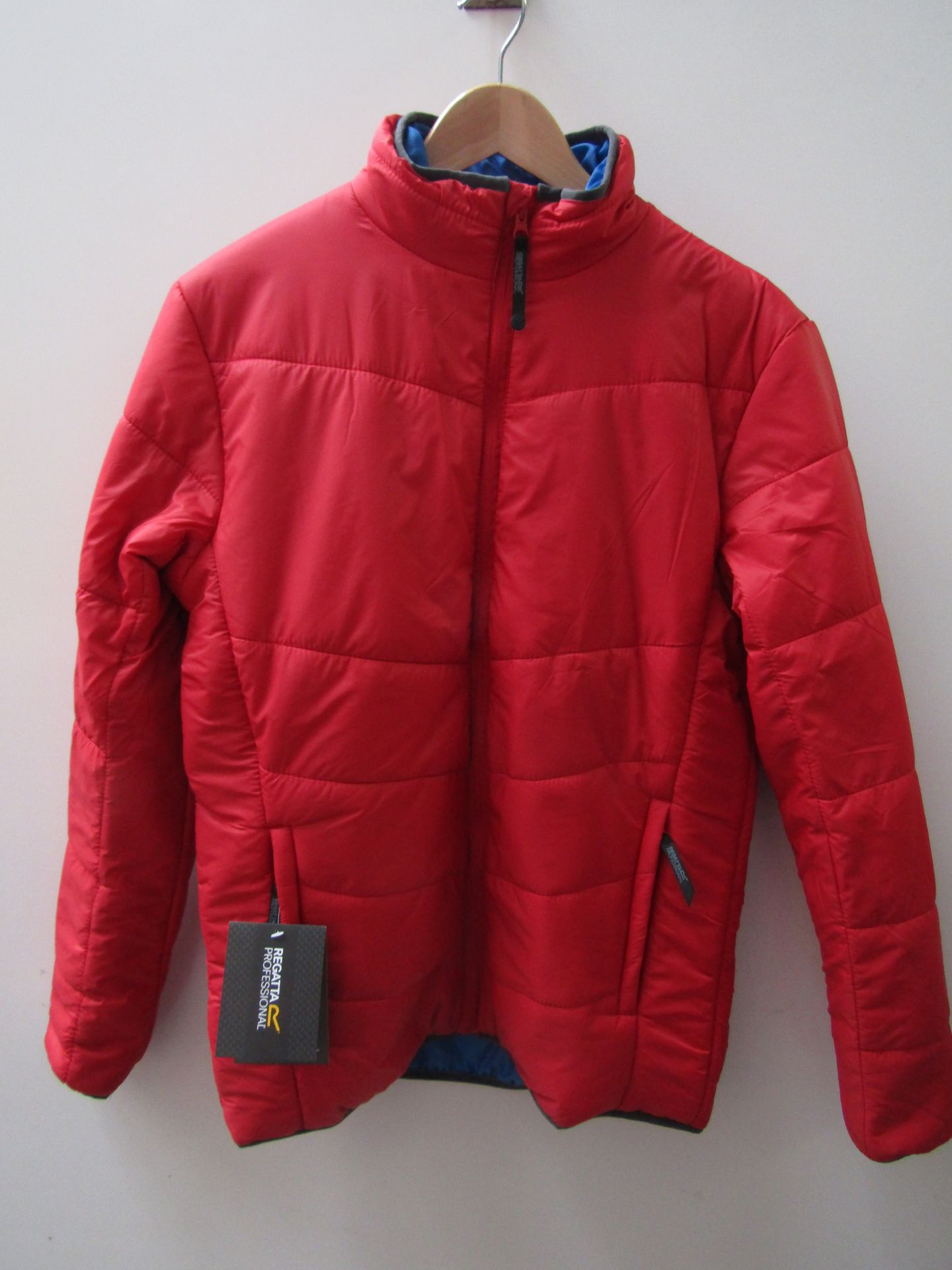 Regatta Professional, jacket Red 100% Polyamide outer 100% Polyester lining & padding size XL new in