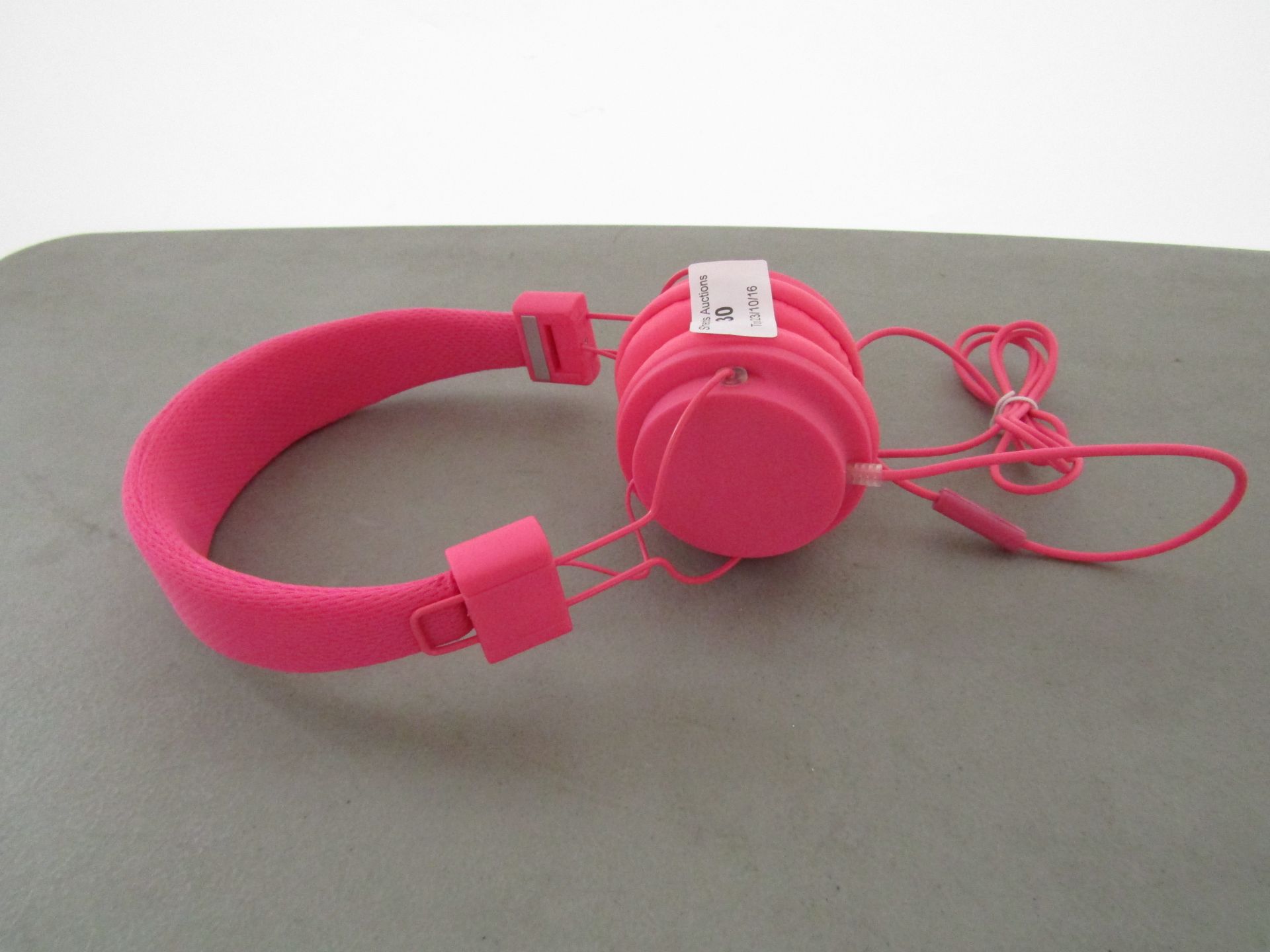 Pink colour headphones, tested working and new (ex display).