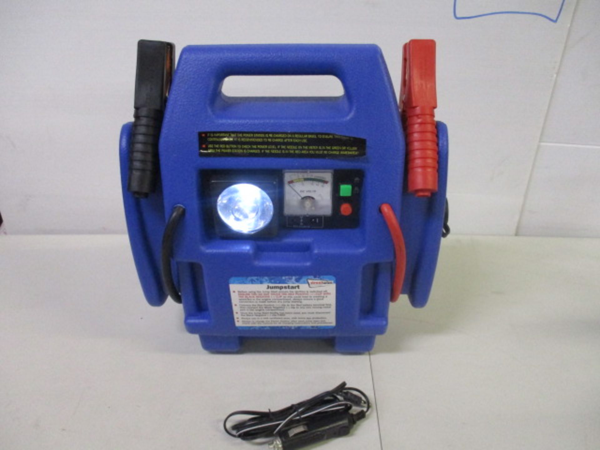 Streetwize portable power station with LED light , battery level indicator and Compressor and 12V dc