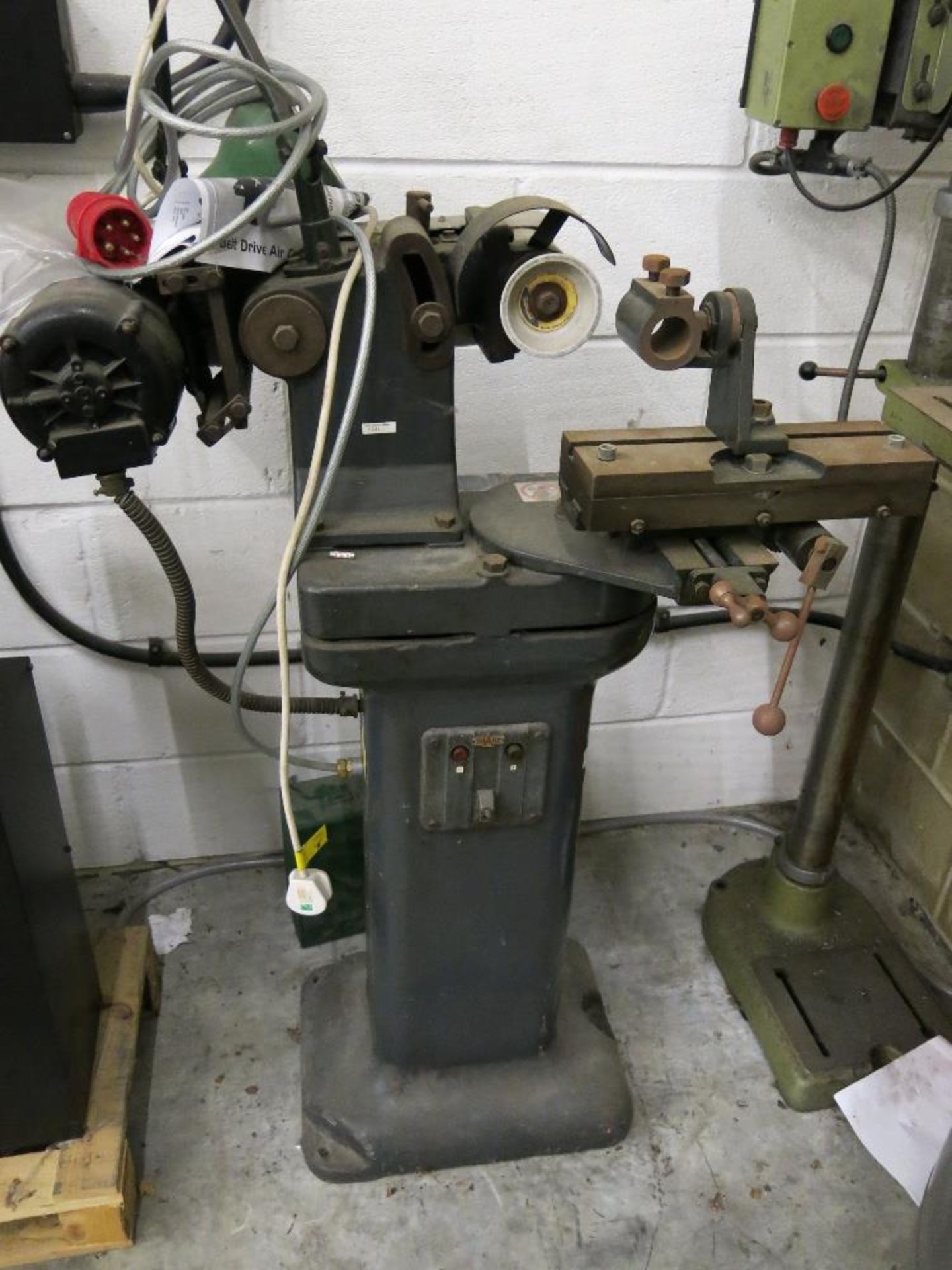 Pedestal tool grinder (not commissioned)