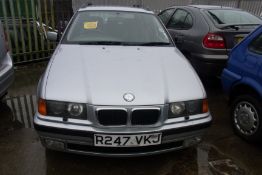 R247 VKJ - BMW 323i SE Touring