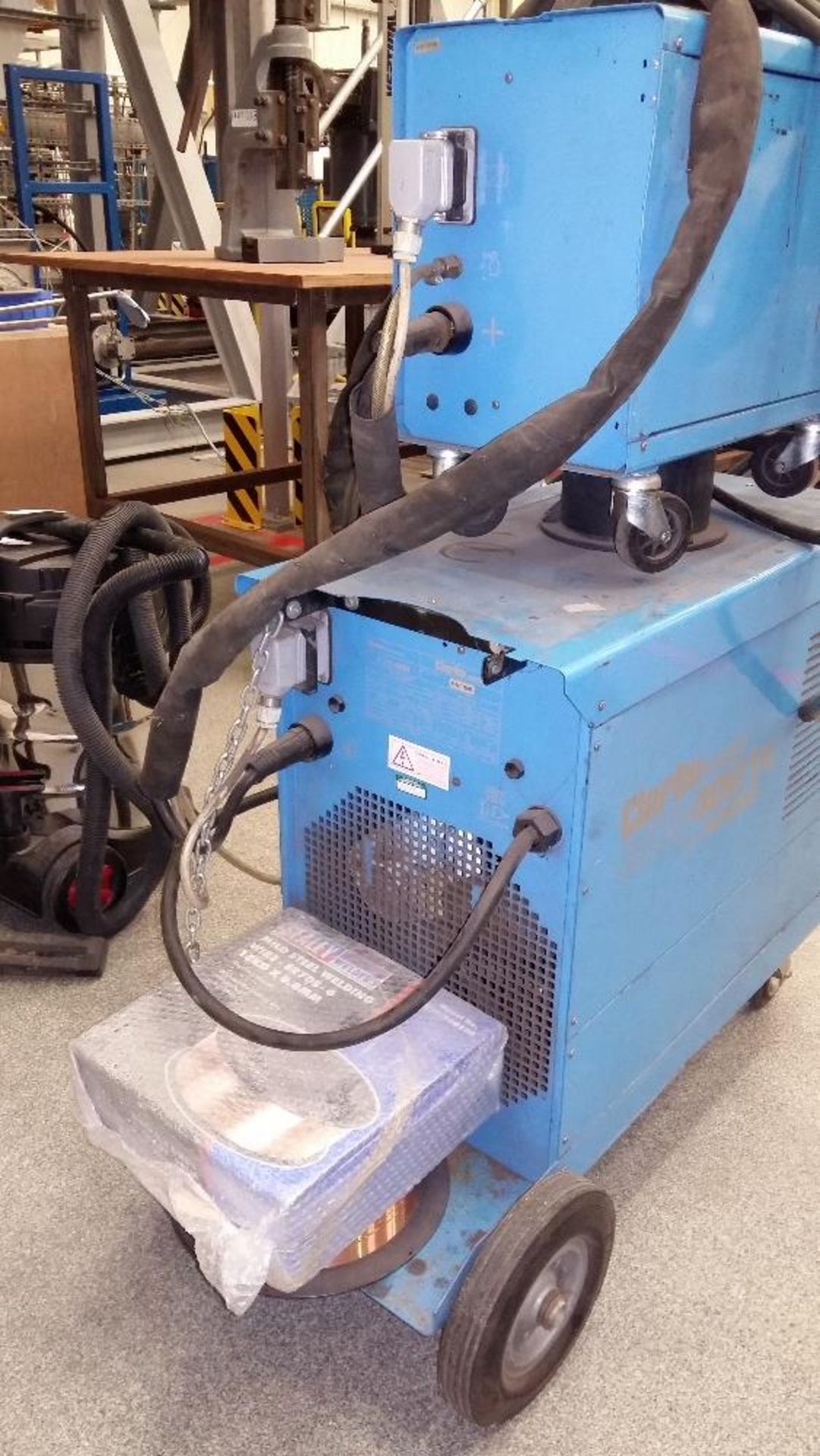 Clarke Weld Mig 400 TE turbo mig welder & Mig Wire Feed 2 unit - Image 7 of 9