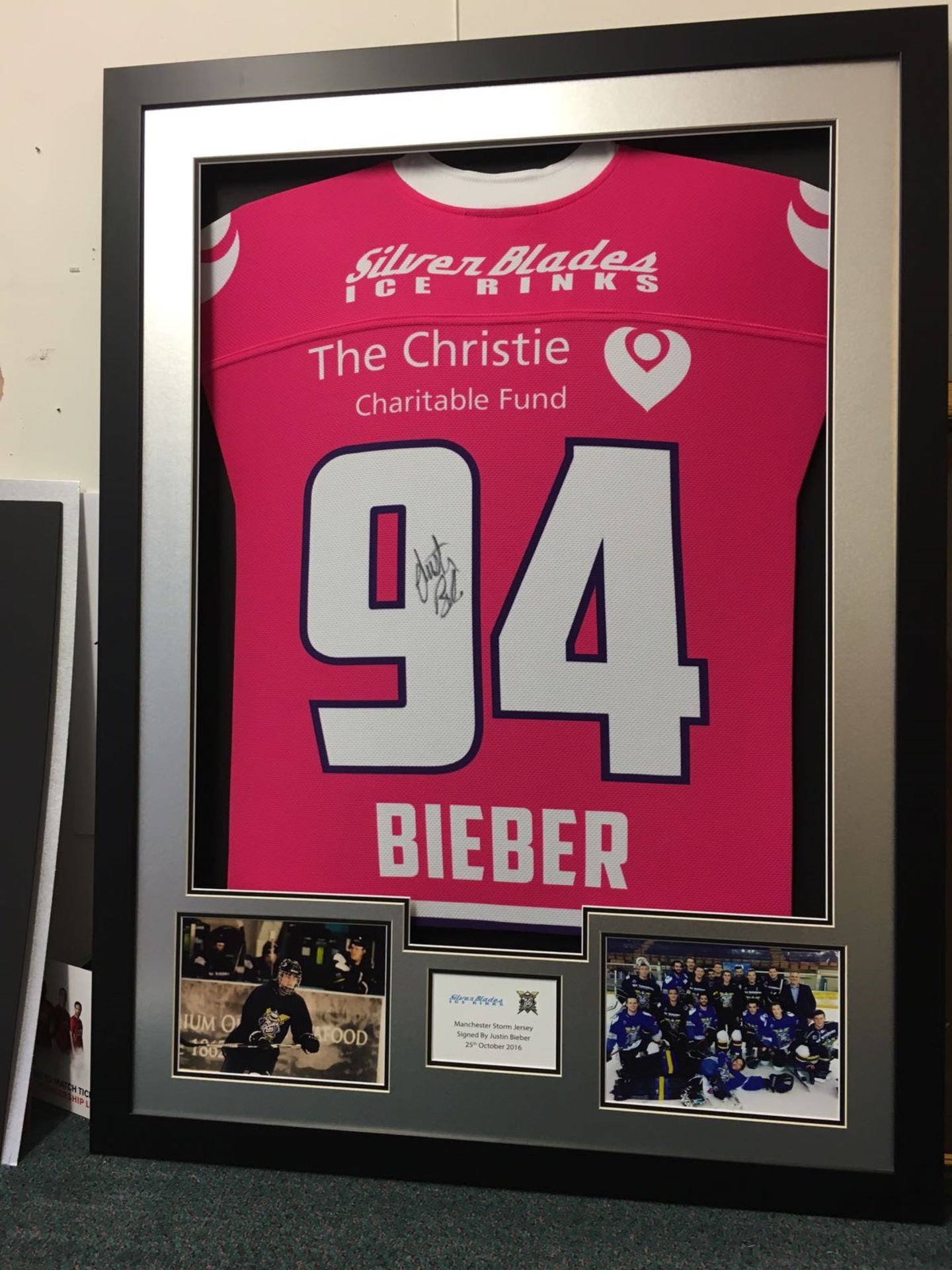 Personalised Justin Bieber Signed & Framed Manchester Storm Ice Hockey Shirt - Image 2 of 6