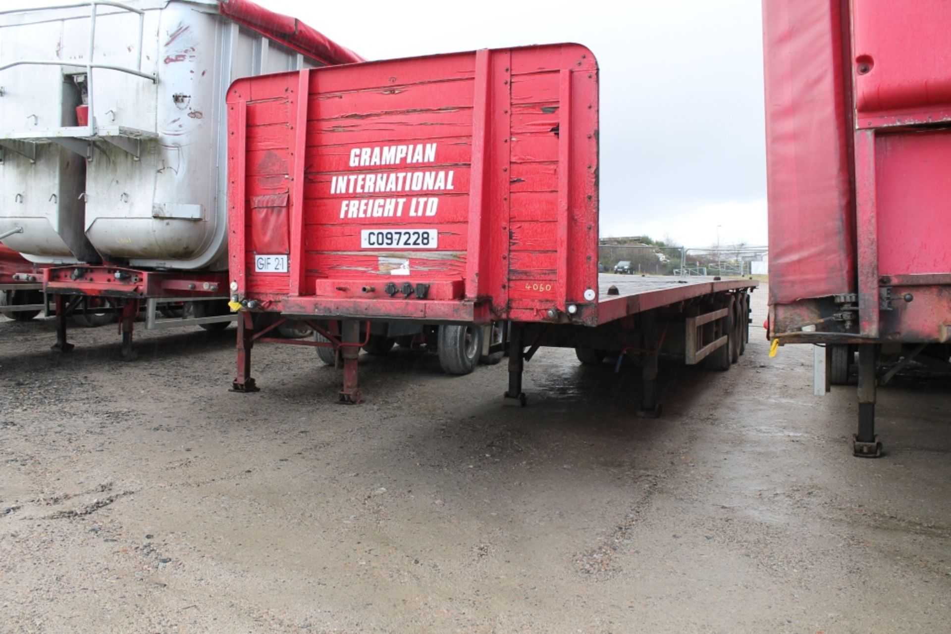 45 FT FLAT TRAILER (RED)