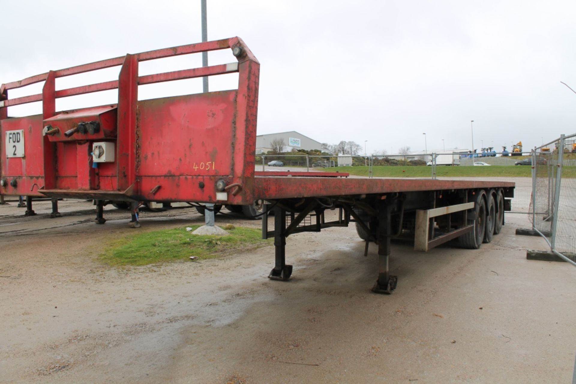 FLAT TRI AXLE TRAILER