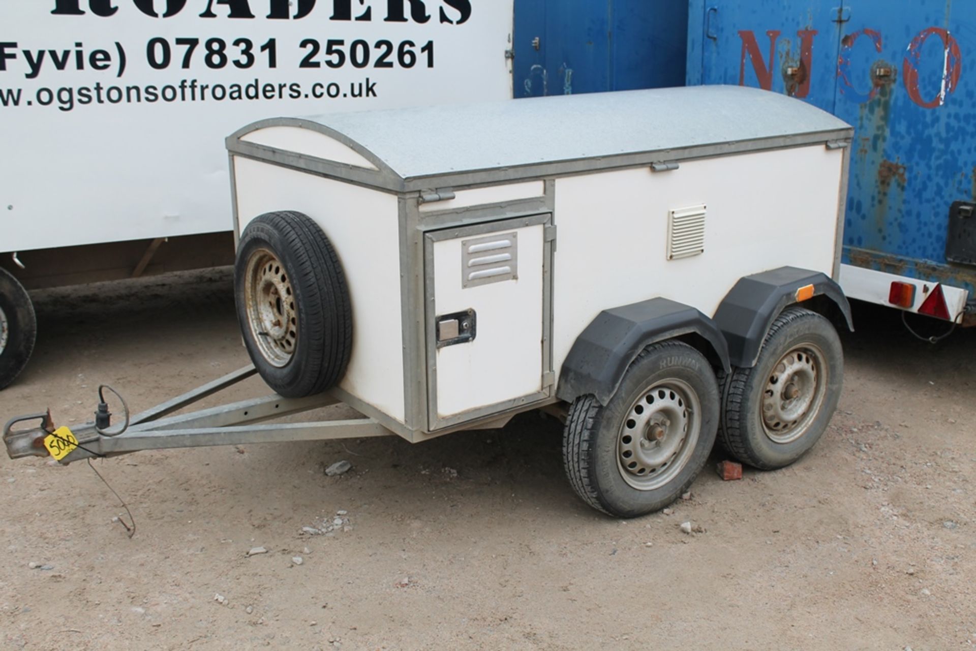 TWIN AXLE DOG TRANSPORT TRAILER