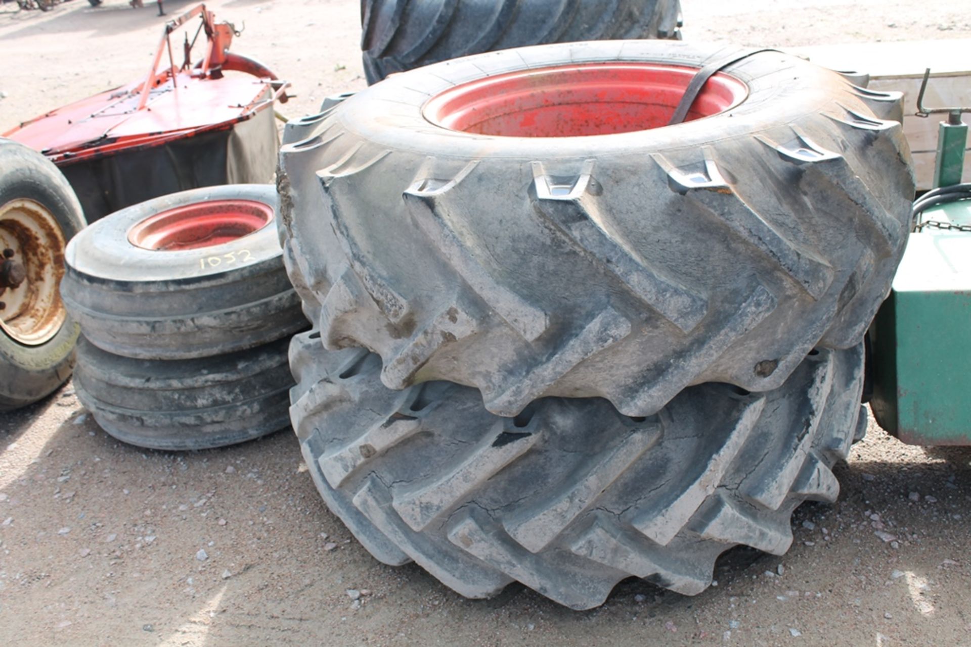 SET 2 FRONT & 2 REAR COMBINE WHEELS