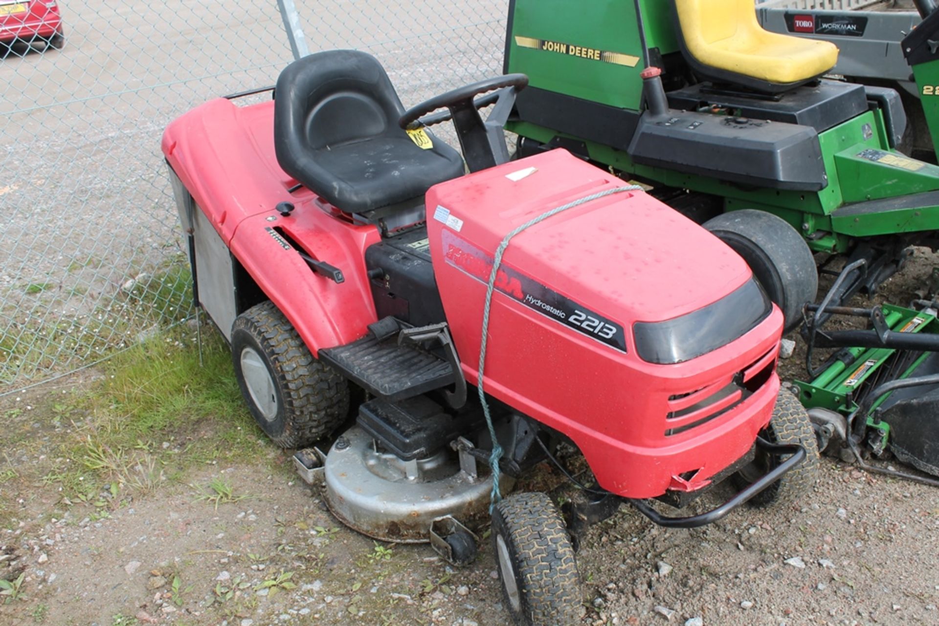 HONDA 2213 RIDE ON MOWER TOW HITCH KEY & MULCHER IN P/CAB