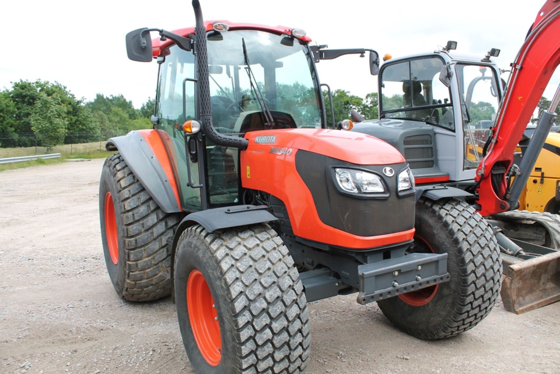 Kubota M8540 - 3769cc 2 Door Tractor - Image 4 of 6