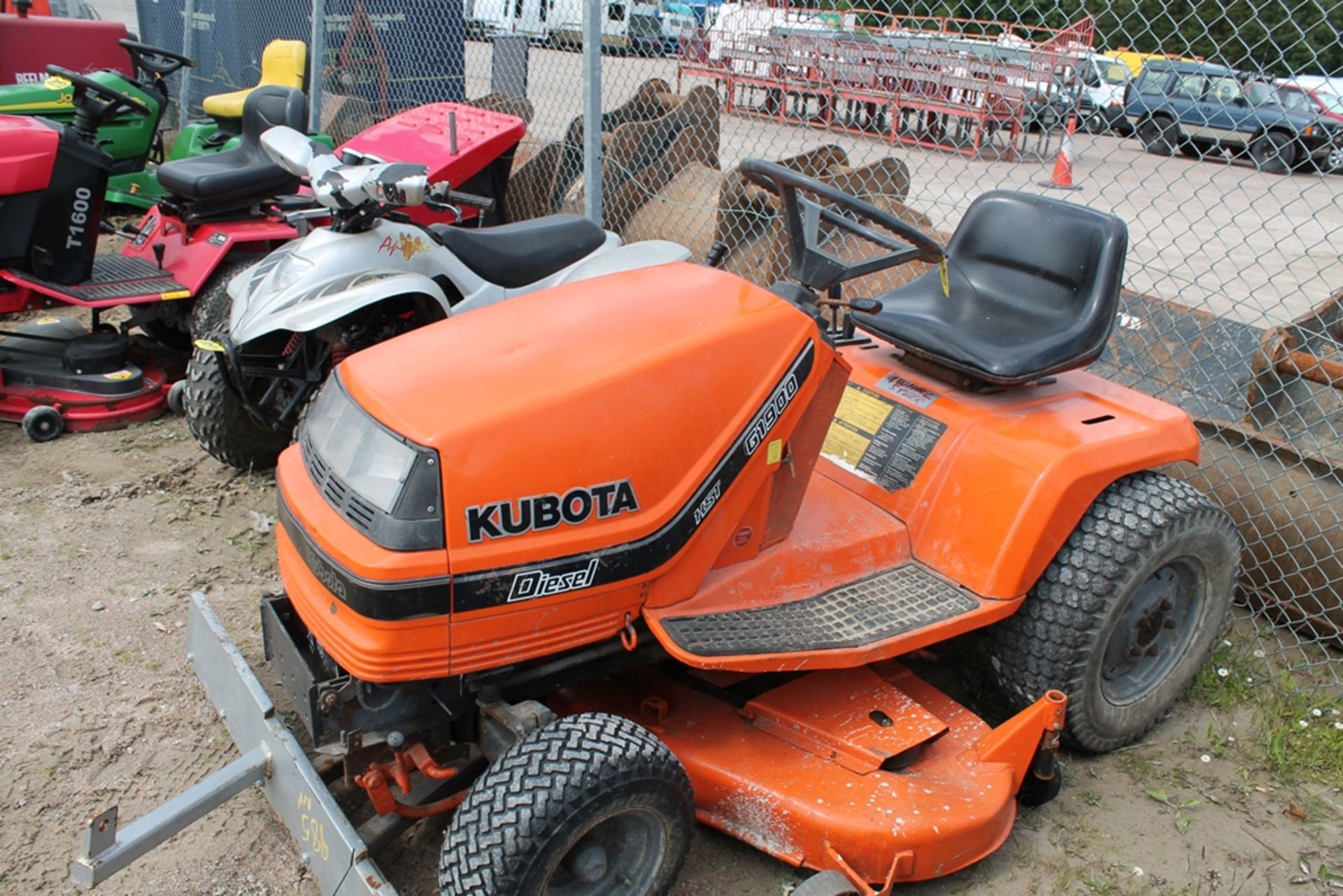 KUBOTA RIDE ON MOWER C/W SCRAPER ATTACHMENT KEY IN P/CABIN - Image 2 of 3