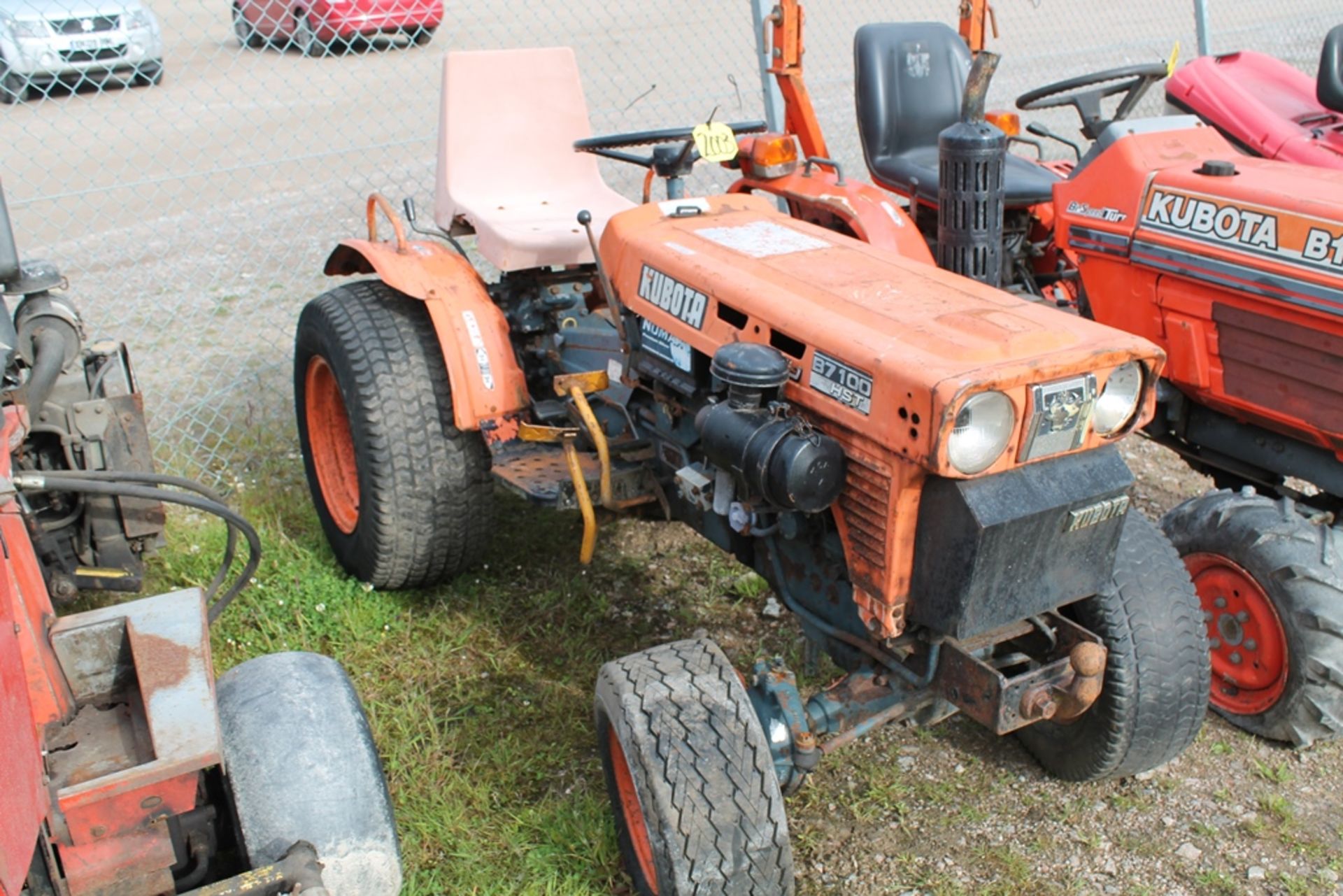 KUBOTA B7100 TRACTOR