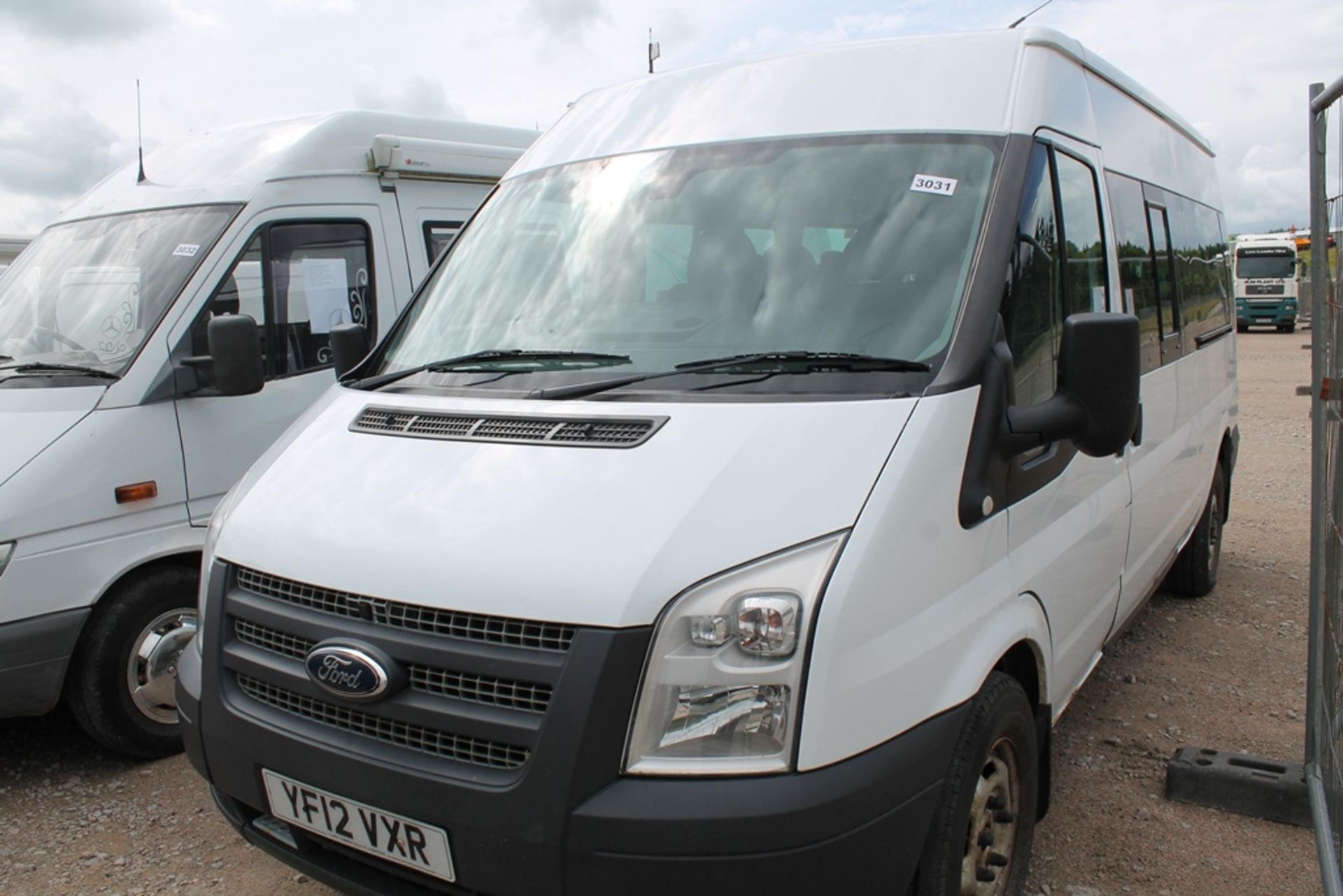 Ford Transit 135 T350 Rwd - 2198cc Minibus