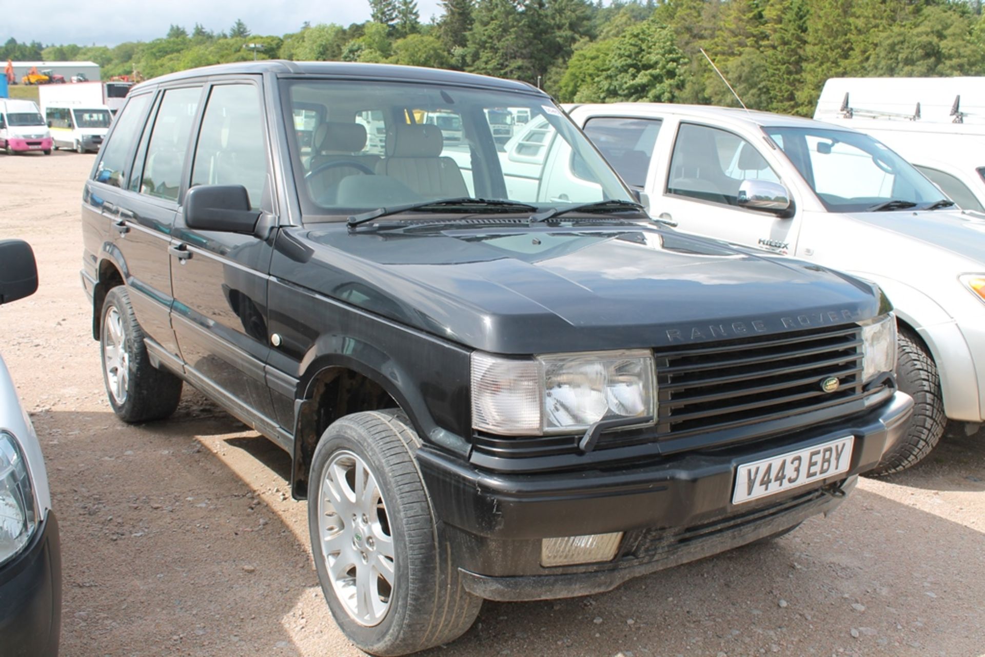 Land Rover Range Rover Hse Auto - 4554cc 5 Door Estate - Image 4 of 4