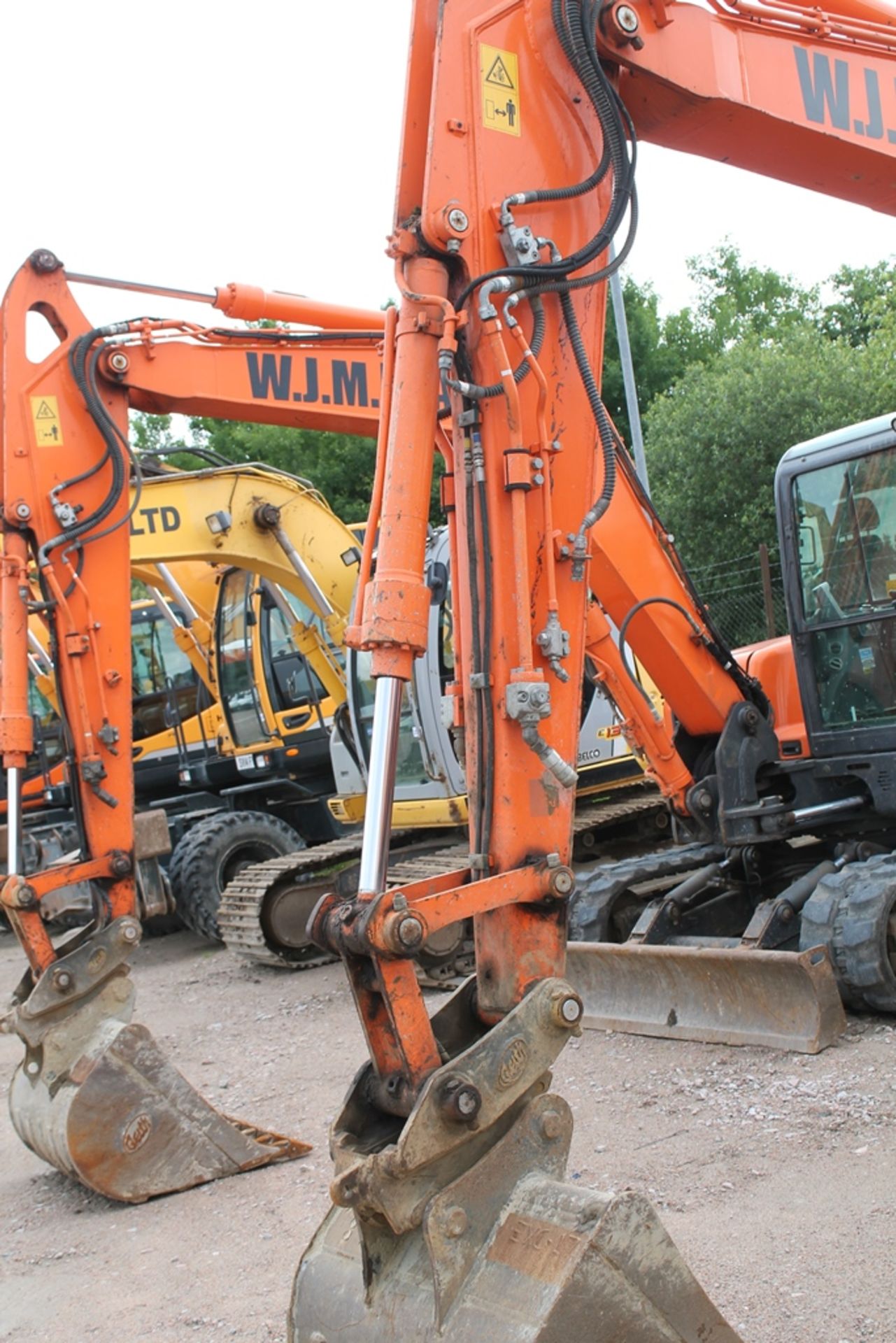 Doosan DX80R, Year 2012, Displays 3696 hours - not warranted, c/w 3 buckets, - Image 2 of 9