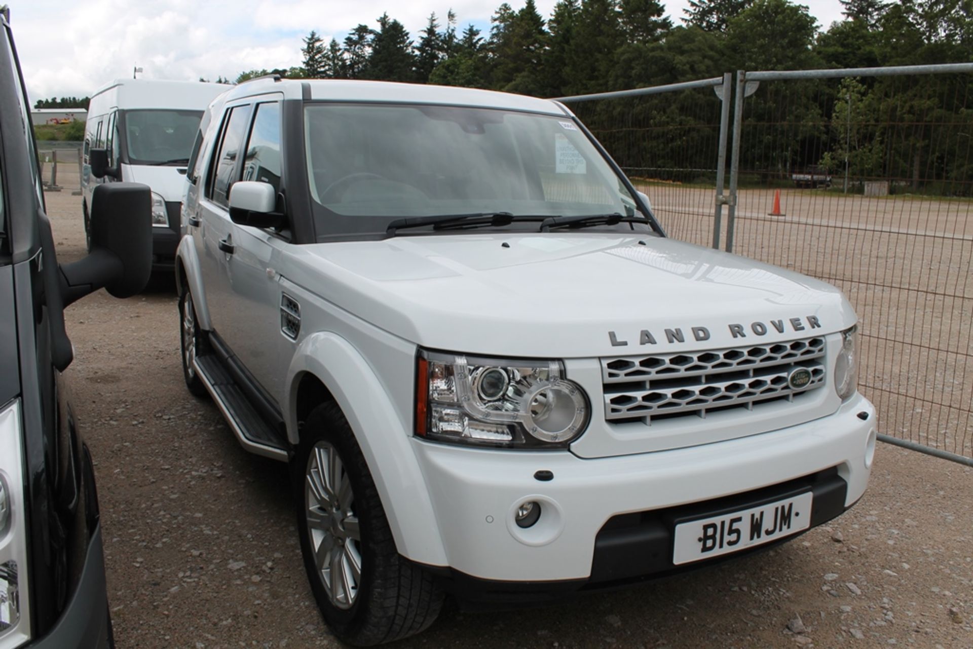 Land Rover Discovery Xs Sdv6 Auto - 2993cc 4 Door Estate - Image 4 of 4