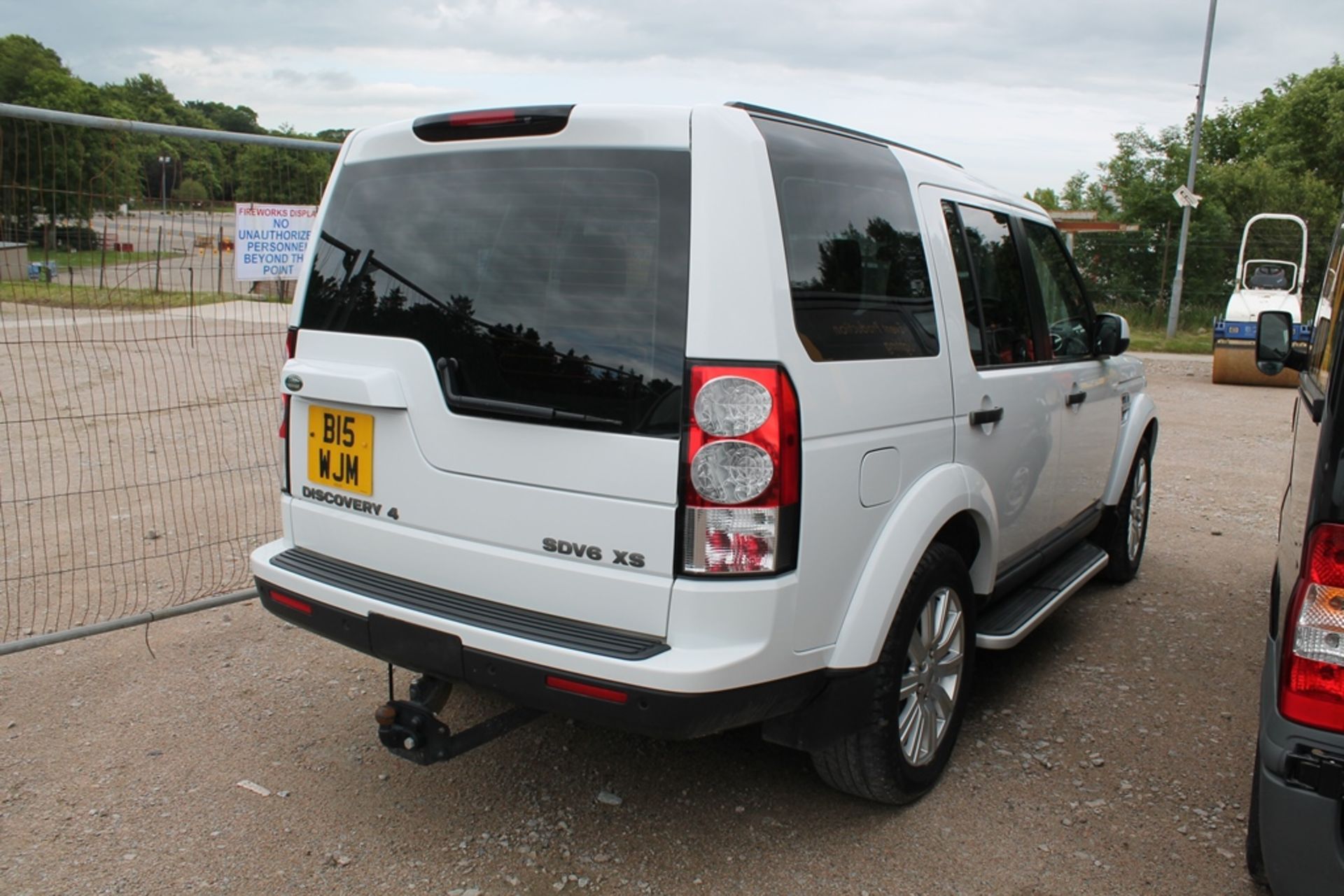 Land Rover Discovery Xs Sdv6 Auto - 2993cc 4 Door Estate - Image 3 of 4