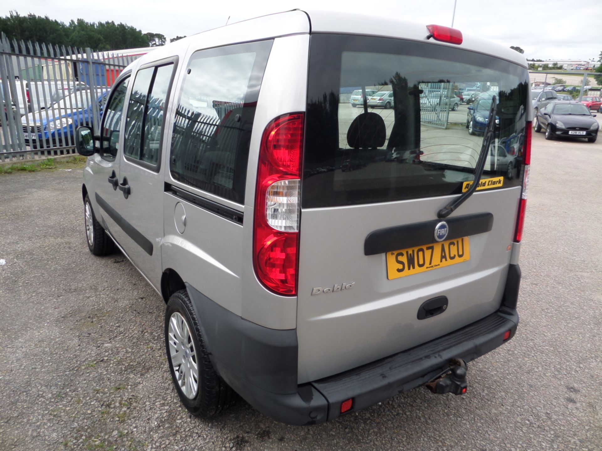 Fiat Doblo Active - 1368cc MPV - Image 3 of 8