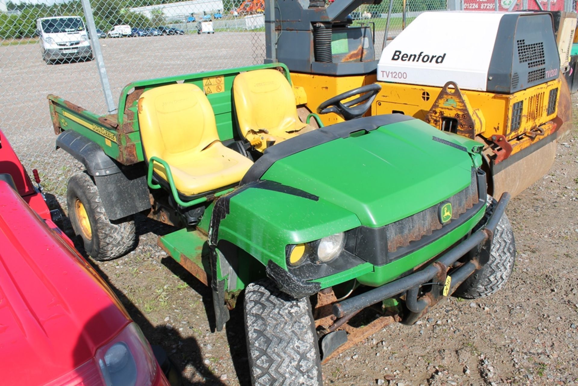 JOHN DEERE 4 X 4 GATOR KEY IN P/CABIN