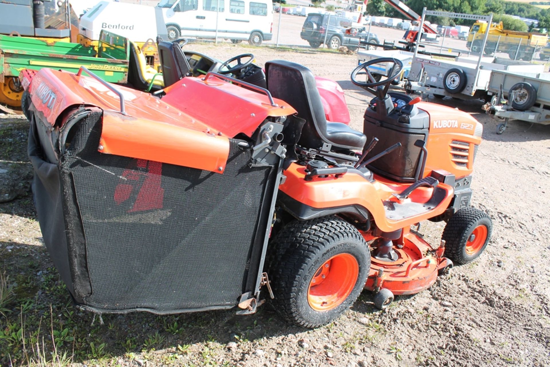 KUBOTA G23 RIDE ON MOWER KEY IN P/CABIN - Image 2 of 3