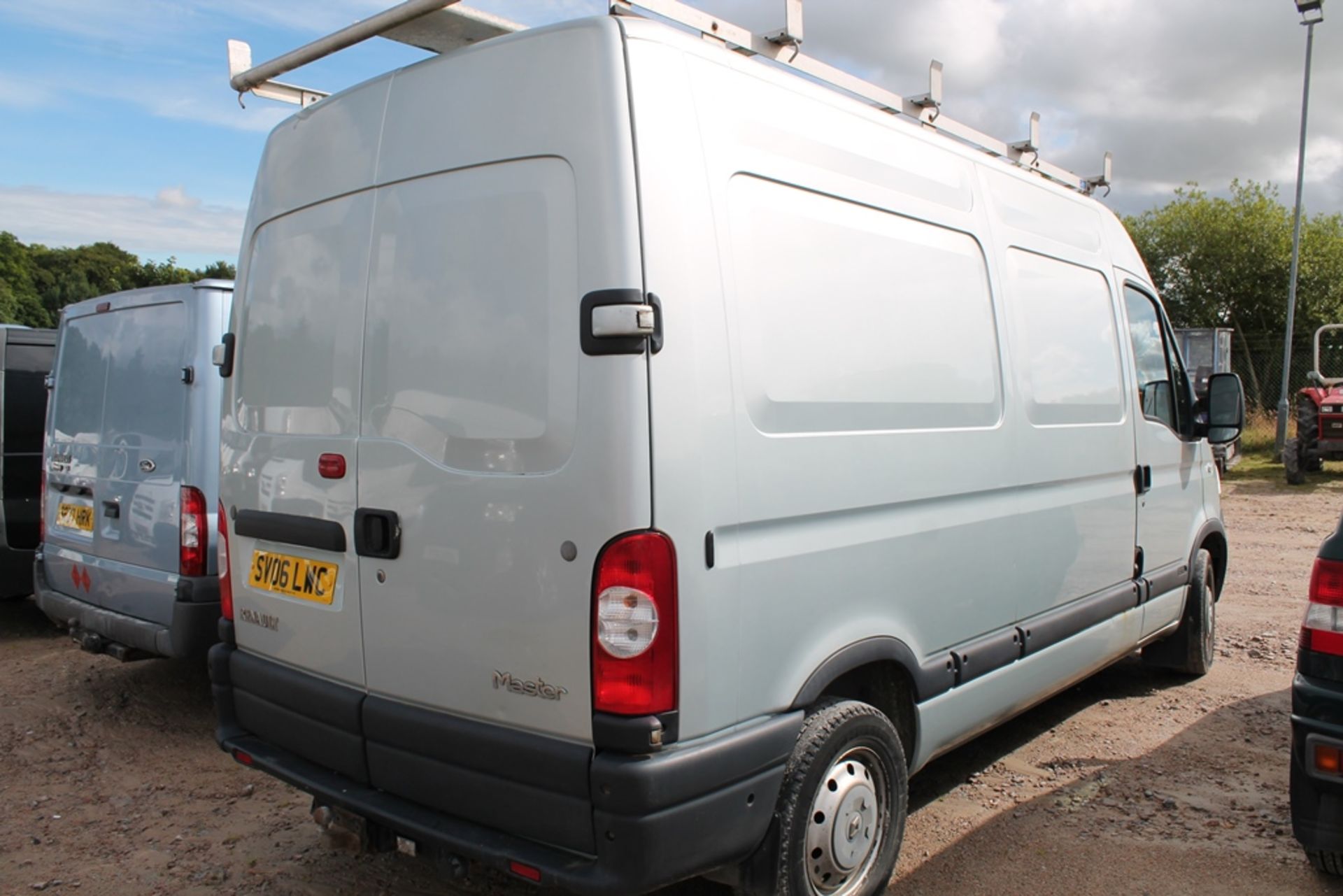 Renault Master Mm33 Dci 100 Mwb - 2463cc Van - Image 3 of 4