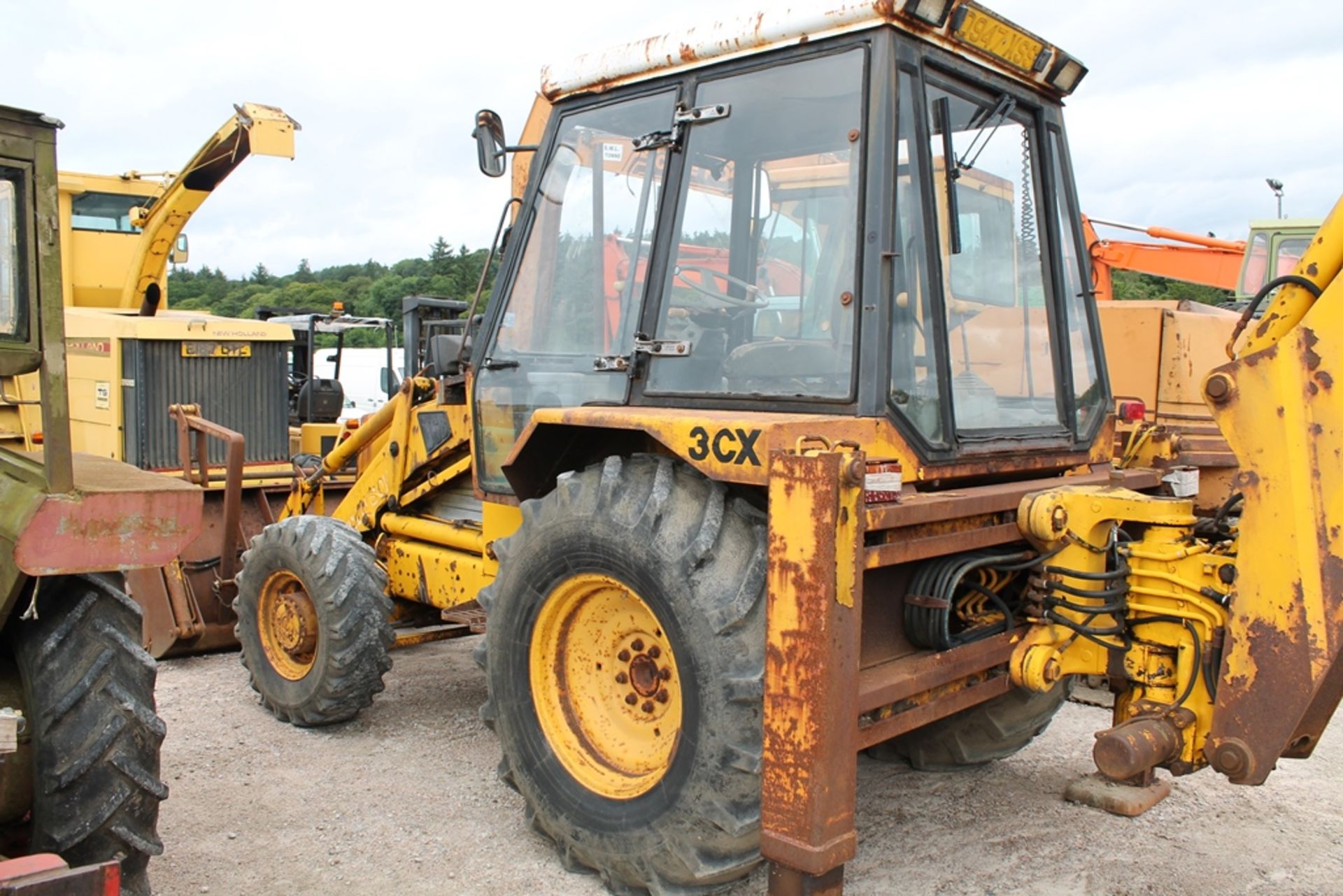 Jcb Digger 3CX 2 Door Tractor - Image 2 of 7