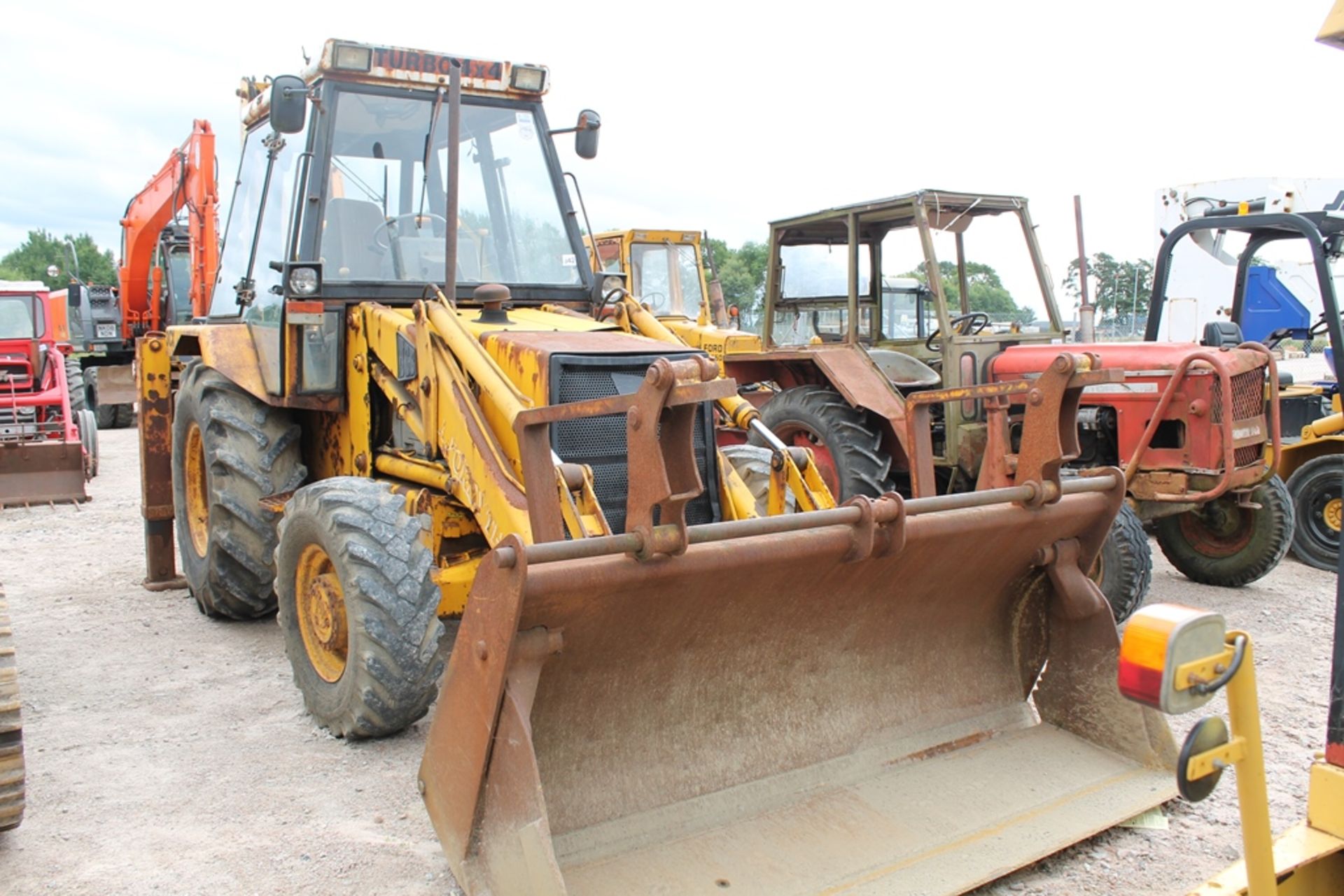 Jcb Digger 3CX 2 Door Tractor - Image 6 of 7