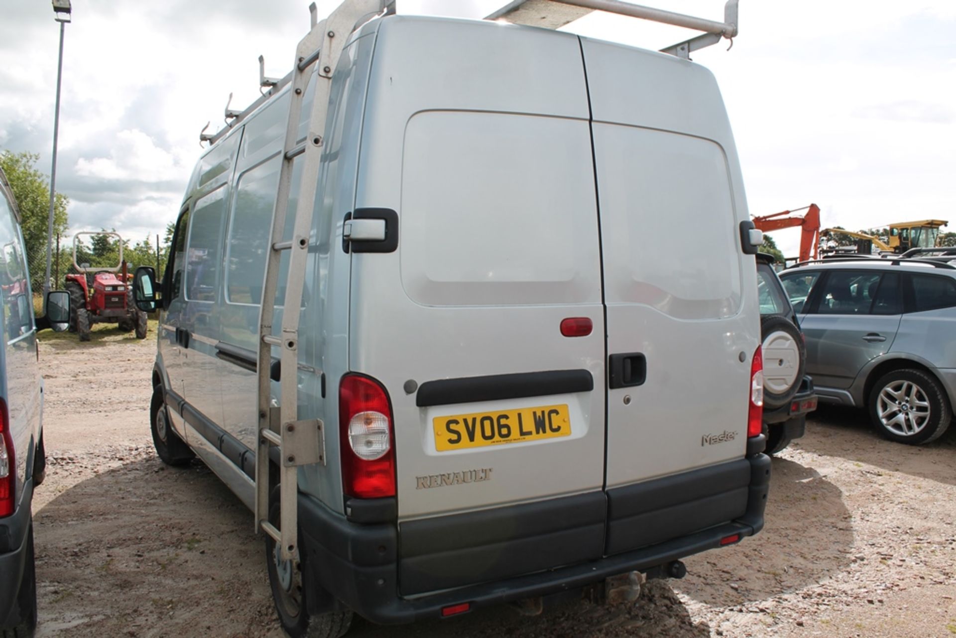 Renault Master Mm33 Dci 100 Mwb - 2463cc Van - Image 2 of 4