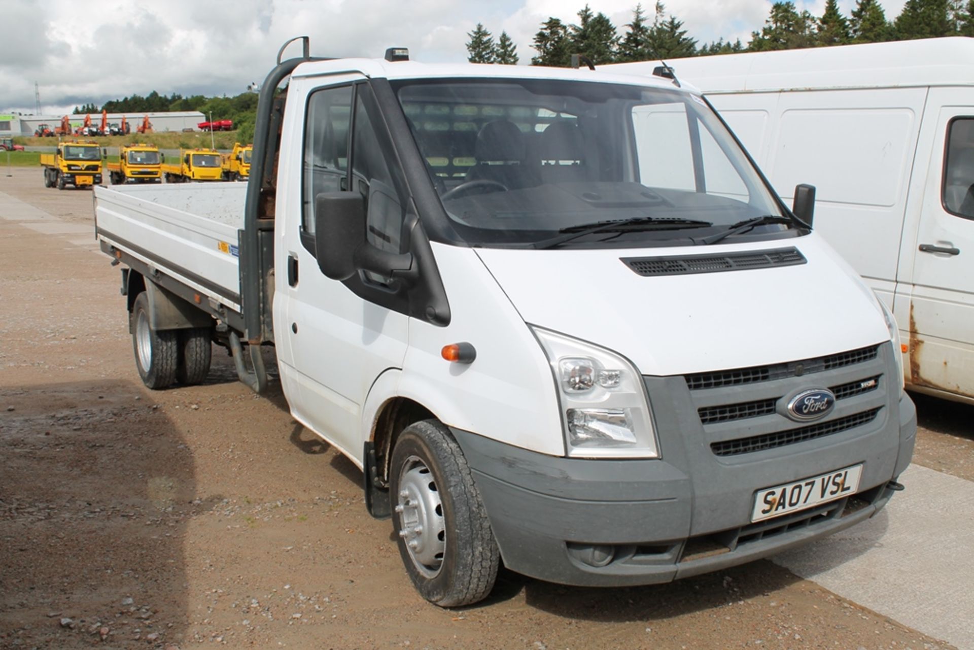 Ford Transit 100 T350l Rwd - 2402cc 2 Door Van - Image 4 of 4