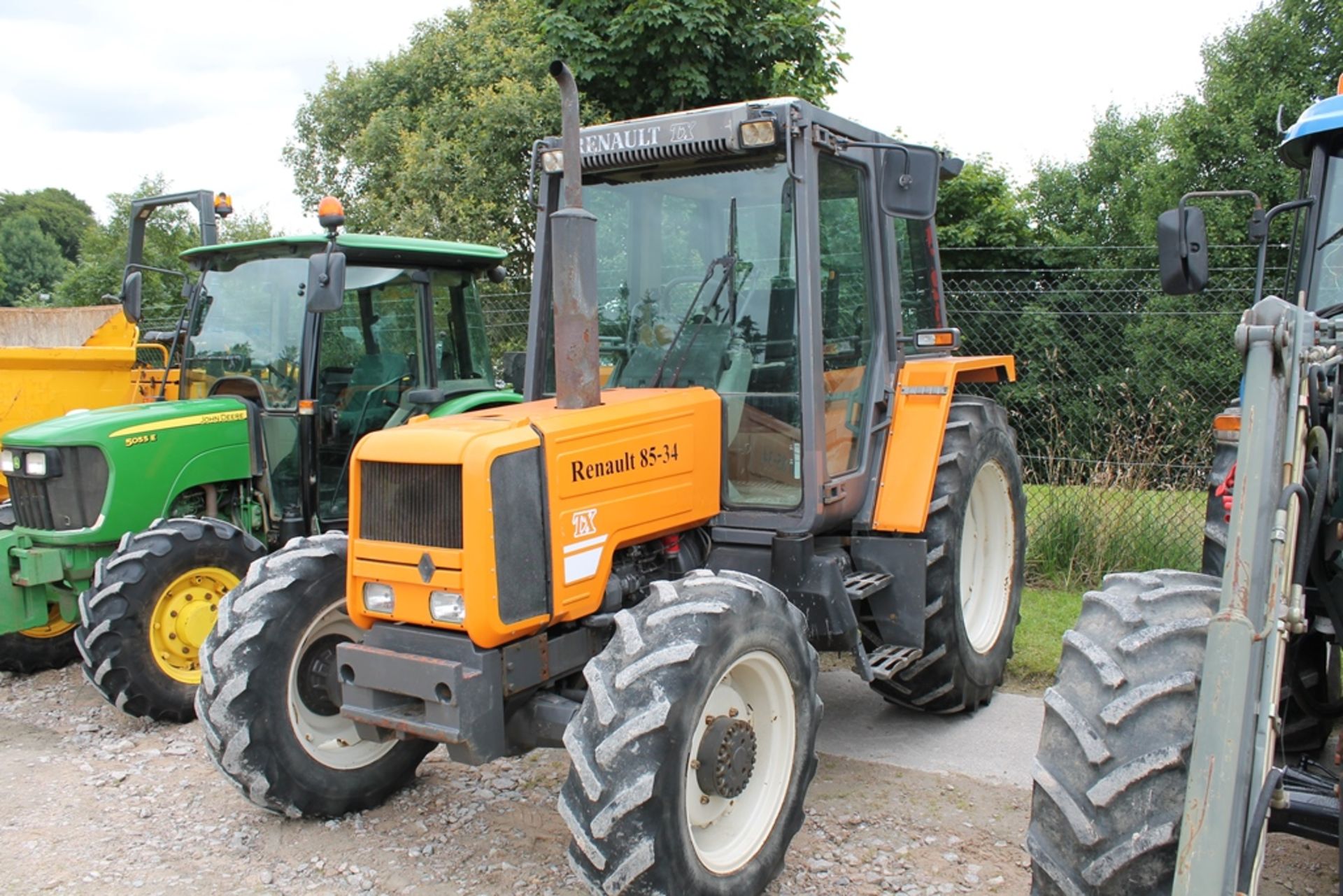 Renault 8534tx - 4156cc 2 Door Tractor