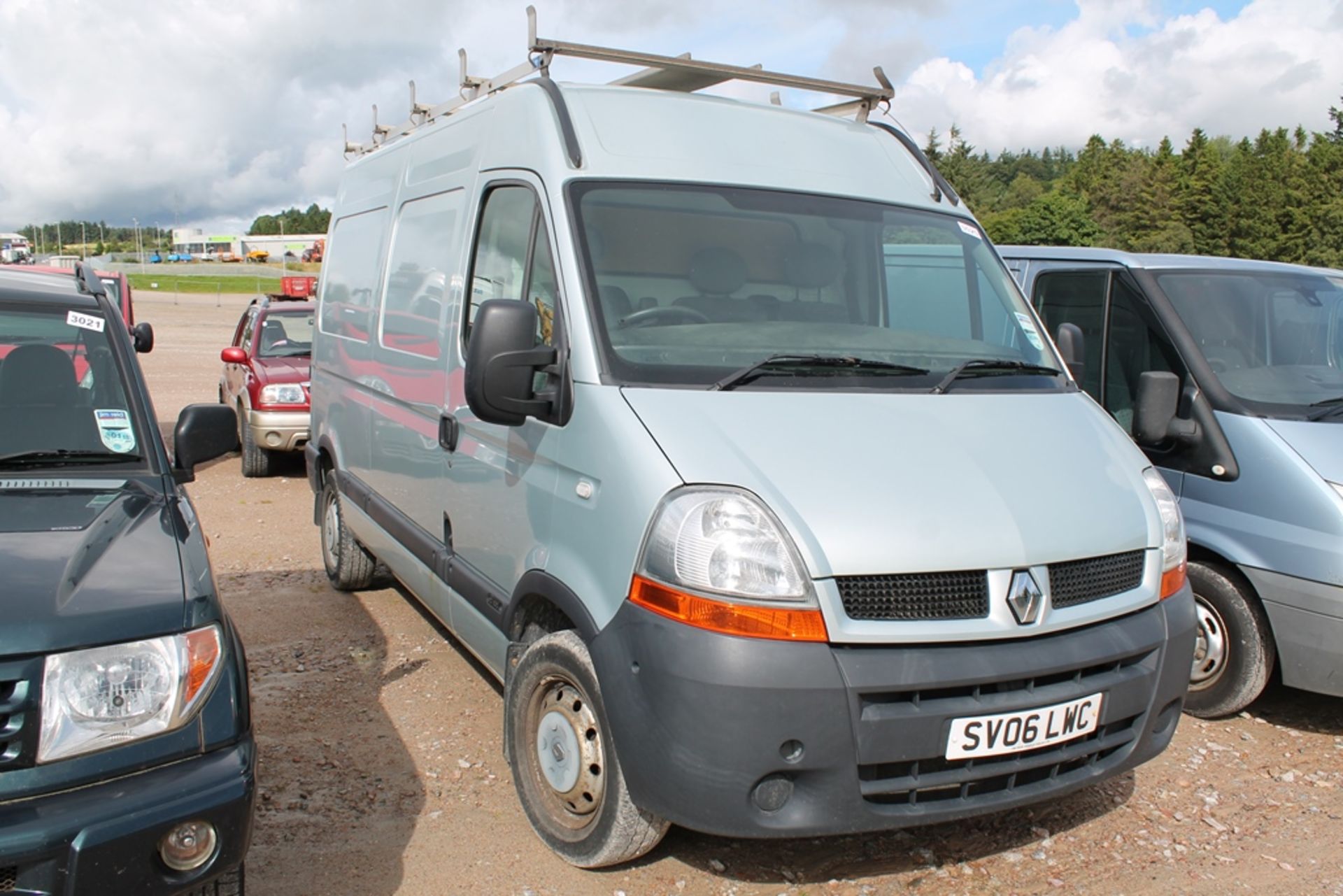 Renault Master Mm33 Dci 100 Mwb - 2463cc Van - Image 4 of 4