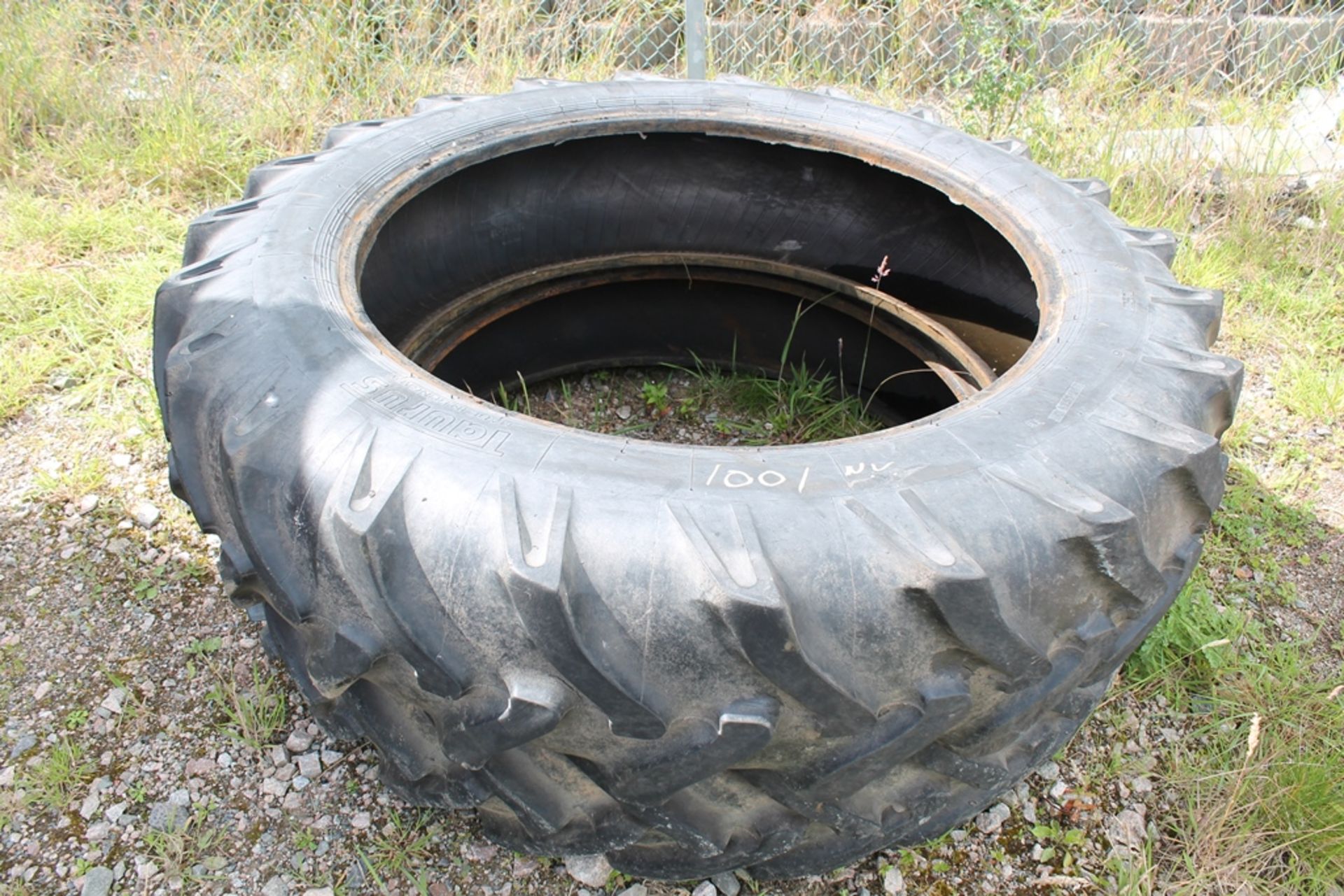 2 X 13.6 X 38 REAR TRACTOR TYRES