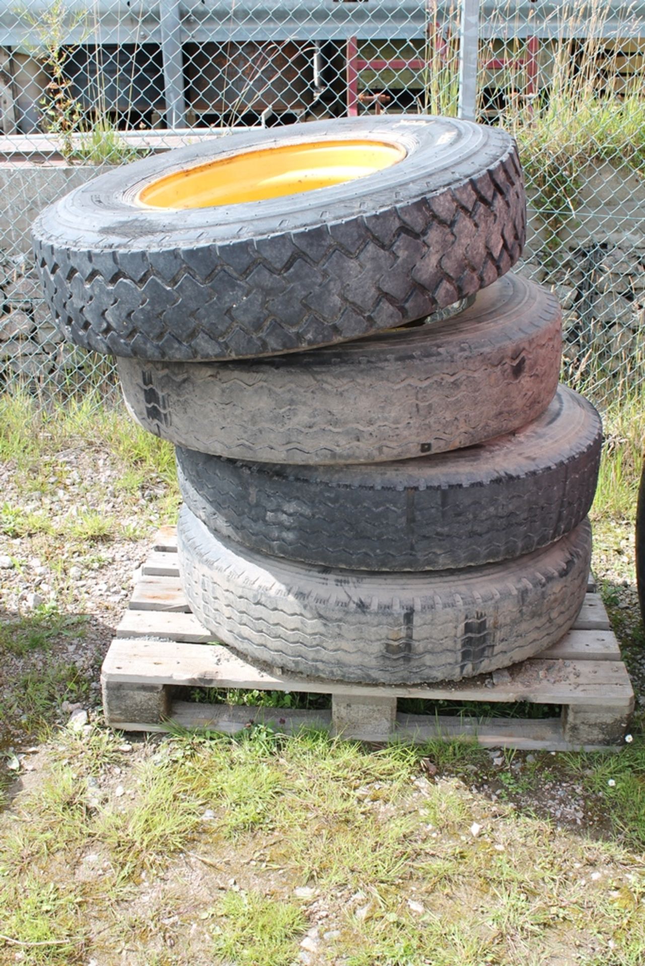 4 OFFSET LORRY WHEELS & TYRES