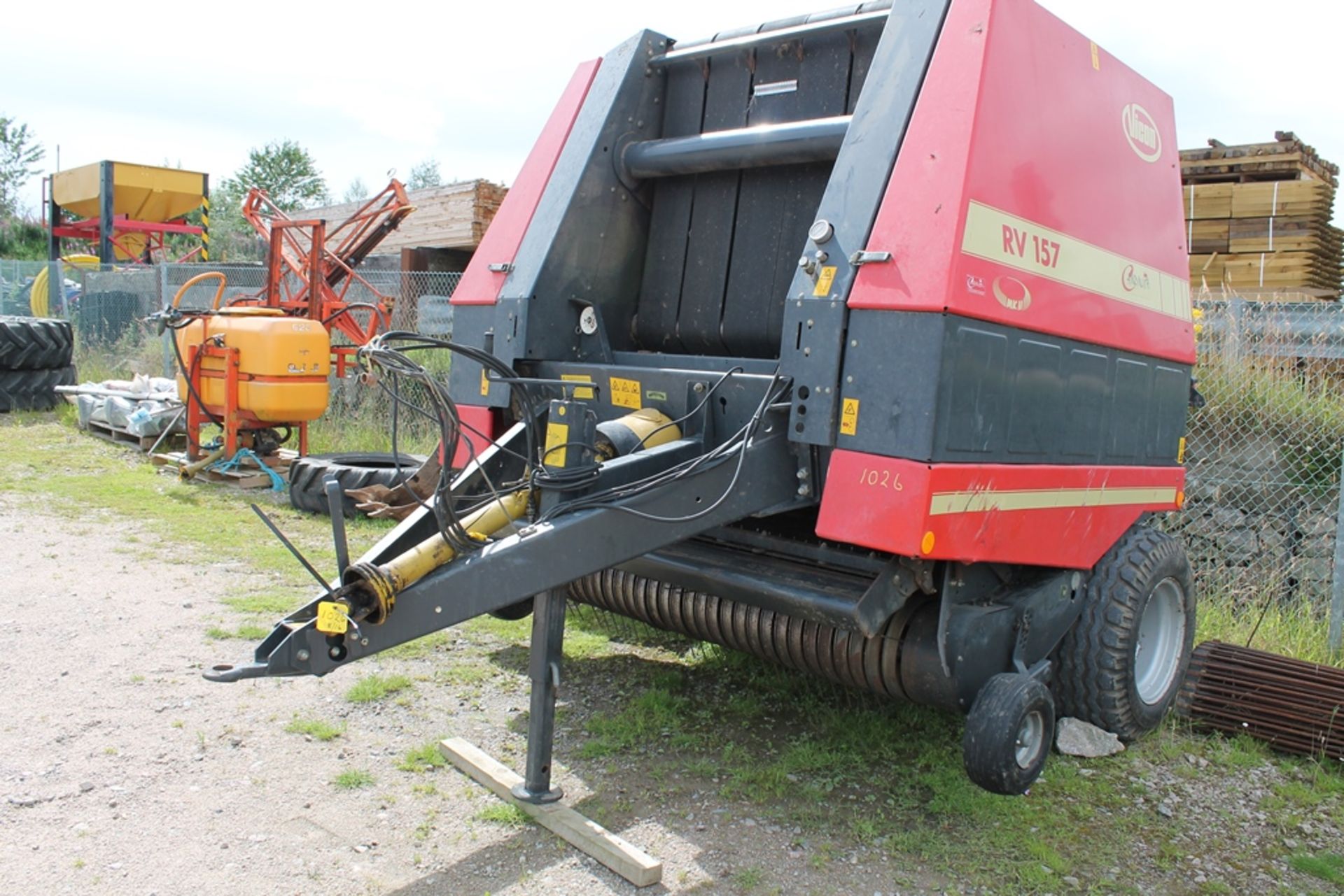 VICON KV157 MK2 BALER WITH PTO & C/BOX IN P/CABIN