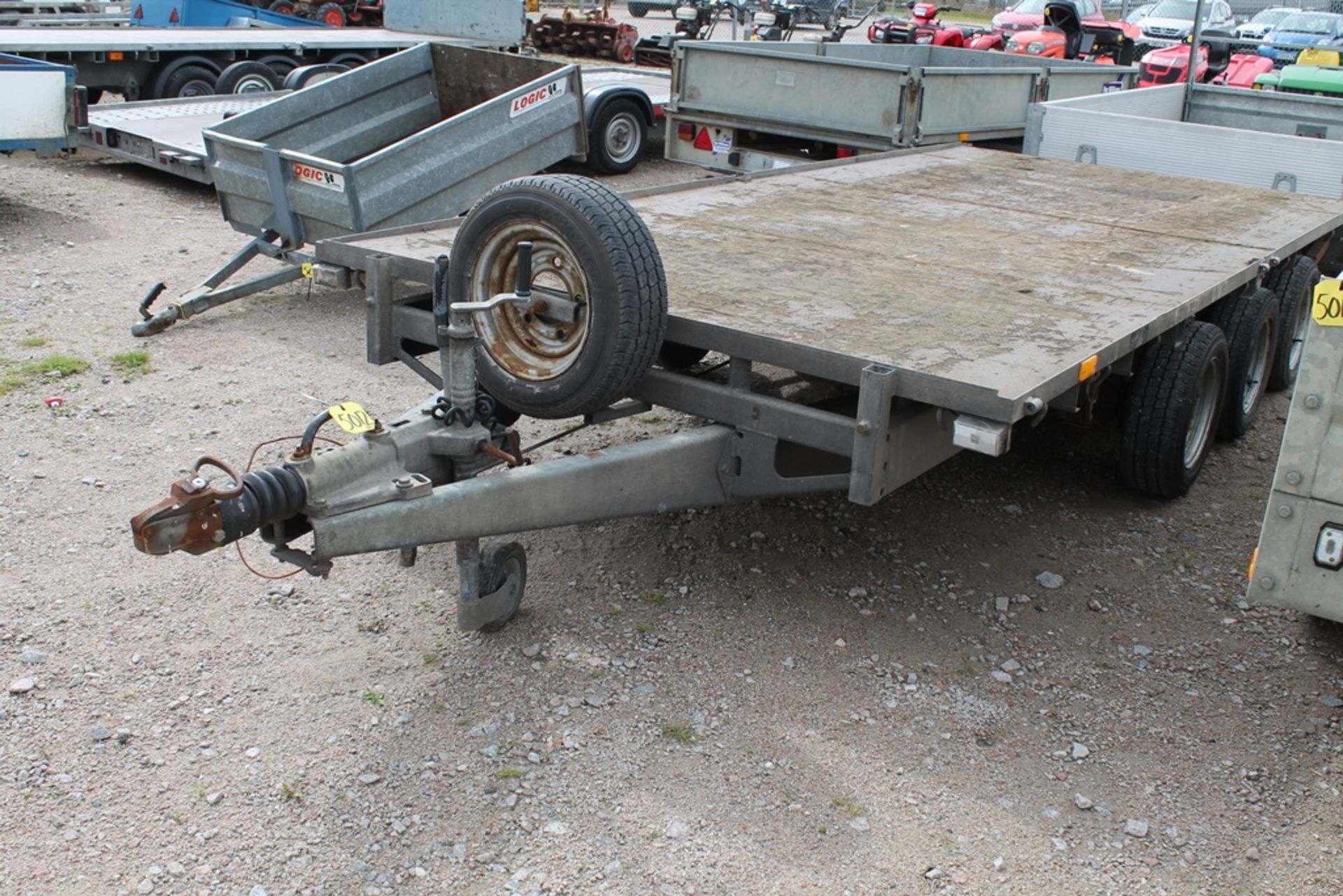 IFOR WILLIAMS TRI AXLE FLAT BED TRAILER