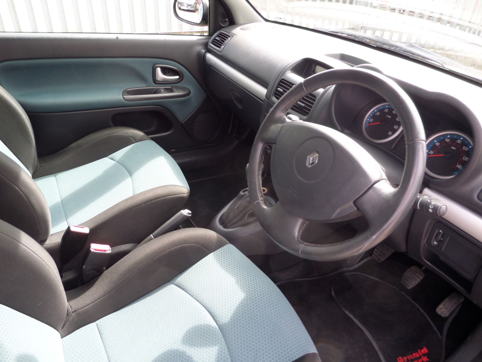 Renault Clio Campus Sport 16v - 1149cc 3 Door - Image 6 of 7