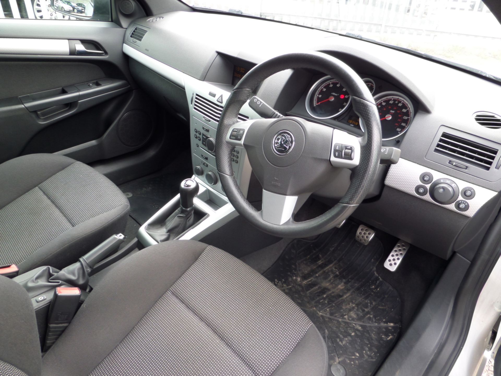 Vauxhall Astra Sxi - 1364cc 3 Door - Image 7 of 8