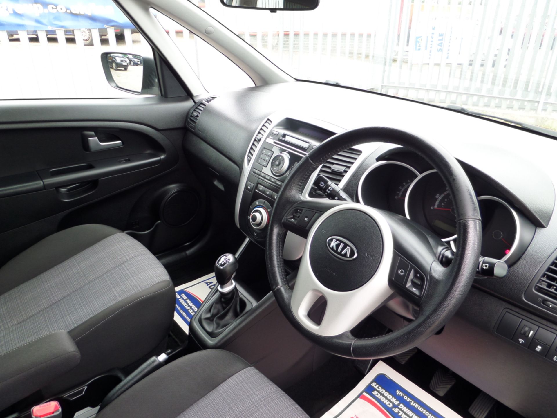 Kia Venga 2 - 1396cc 5 Door - Image 6 of 8