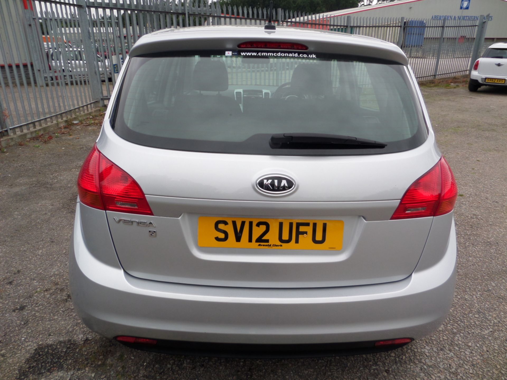 Kia Venga 2 - 1396cc 5 Door - Image 4 of 8